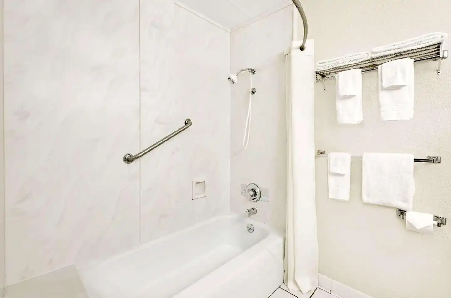 Travelodge by Wyndham Chambersburg Badezimmer