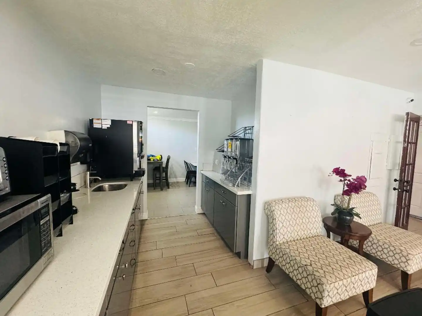 SureStay by Best Western Fresno Central Lobby