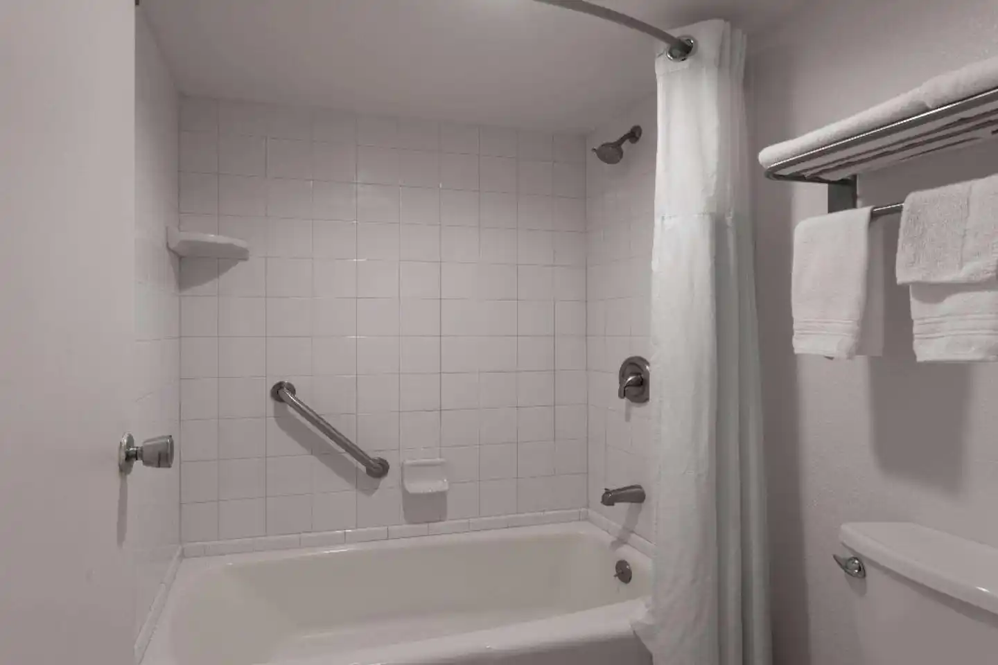 Super 8 by Wyndham Ocala I-75 Badezimmer