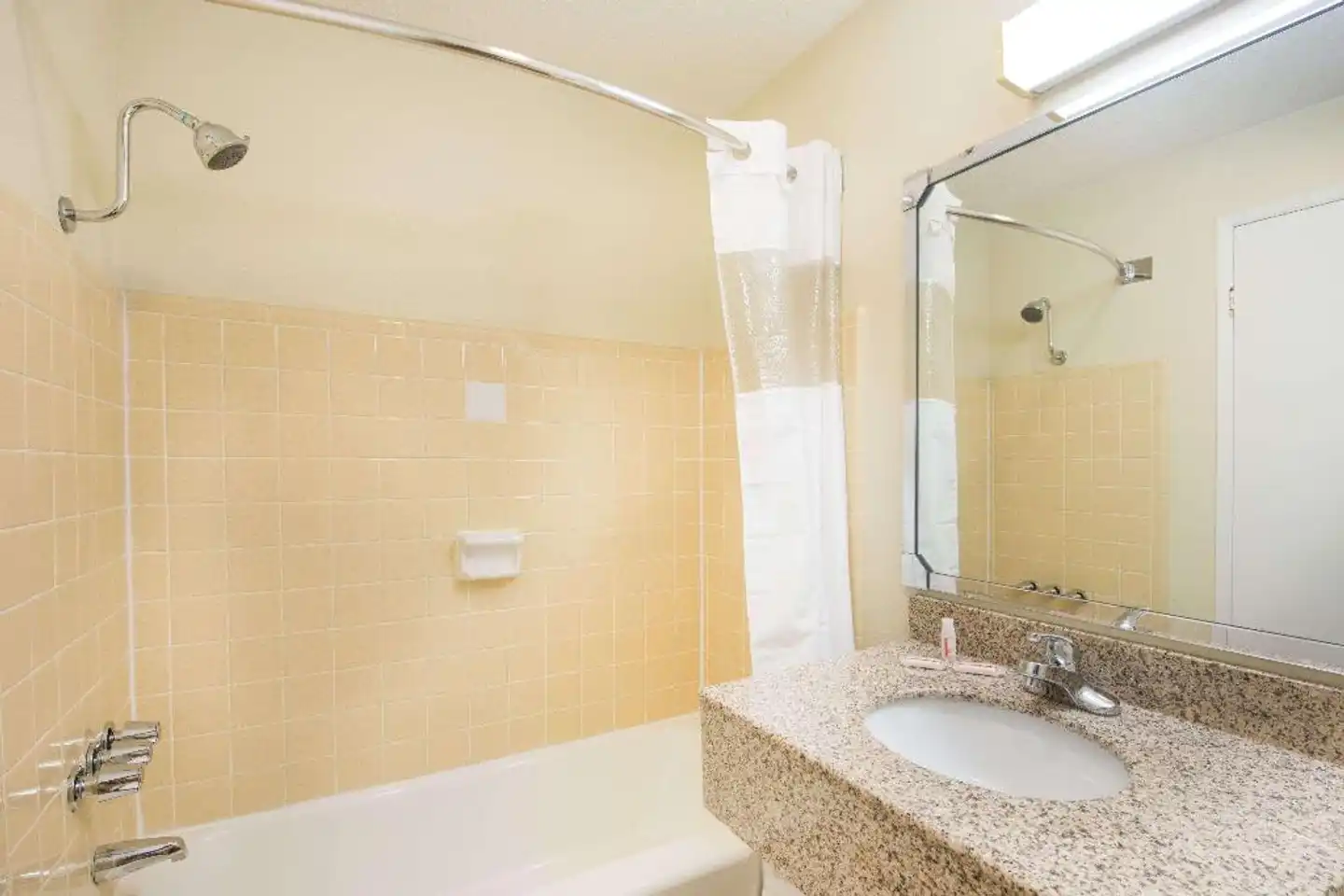 Terre Haute Travelodge Badezimmer