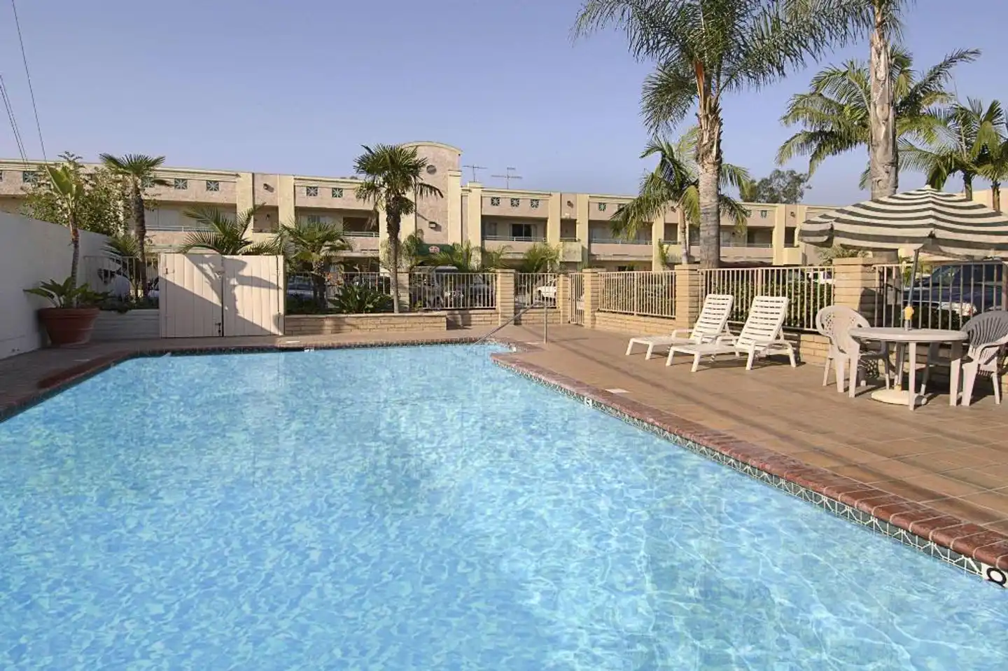 Ramada by Wyndham Anaheim Maingate North Pool
