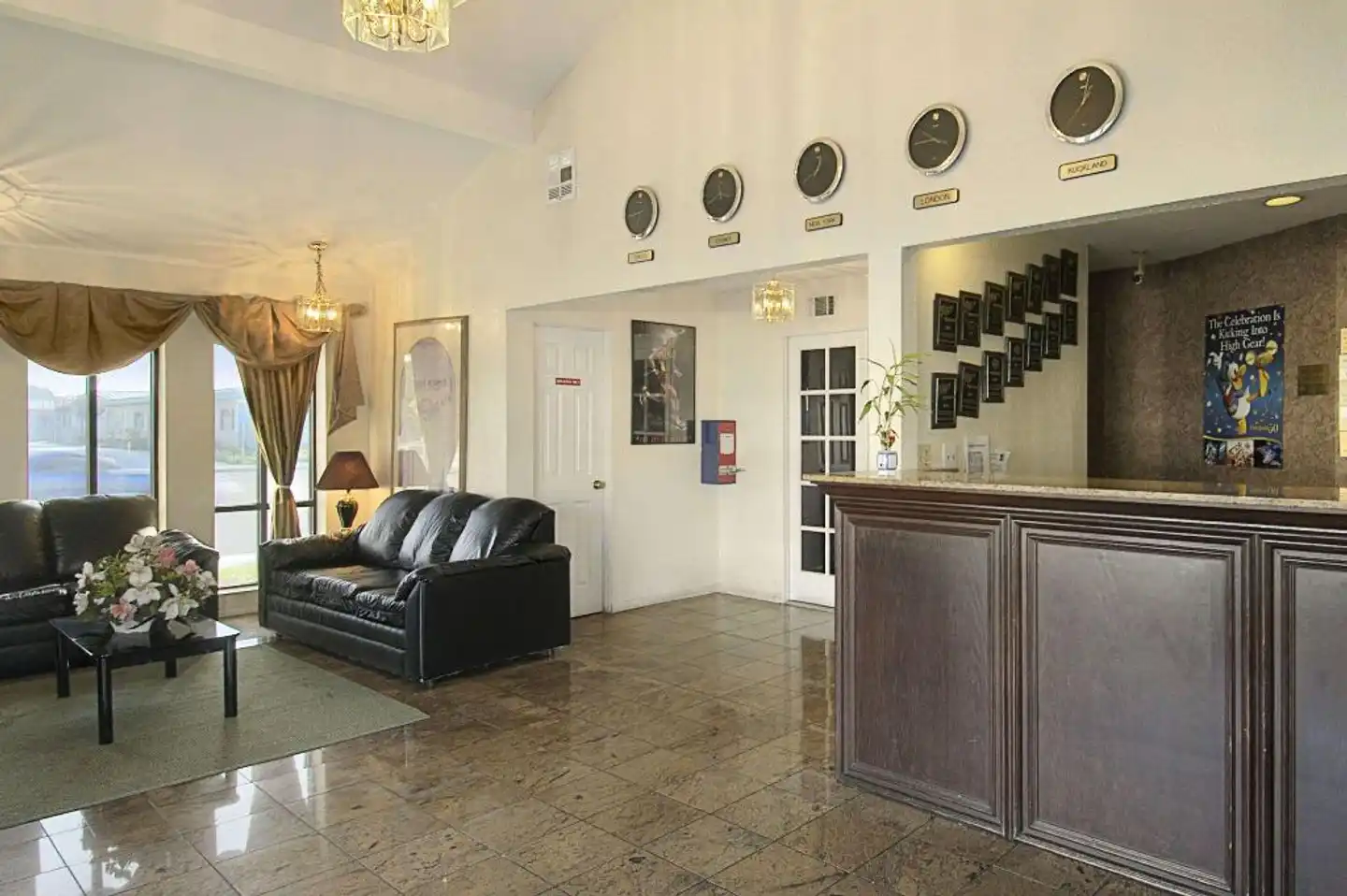 Ramada by Wyndham Anaheim Maingate North Lobby