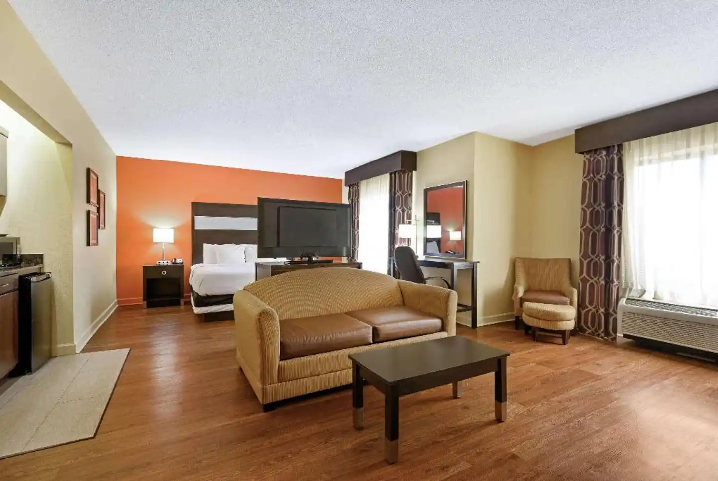 La Quinta Inn & Suites by Wyndham Florence Lobby