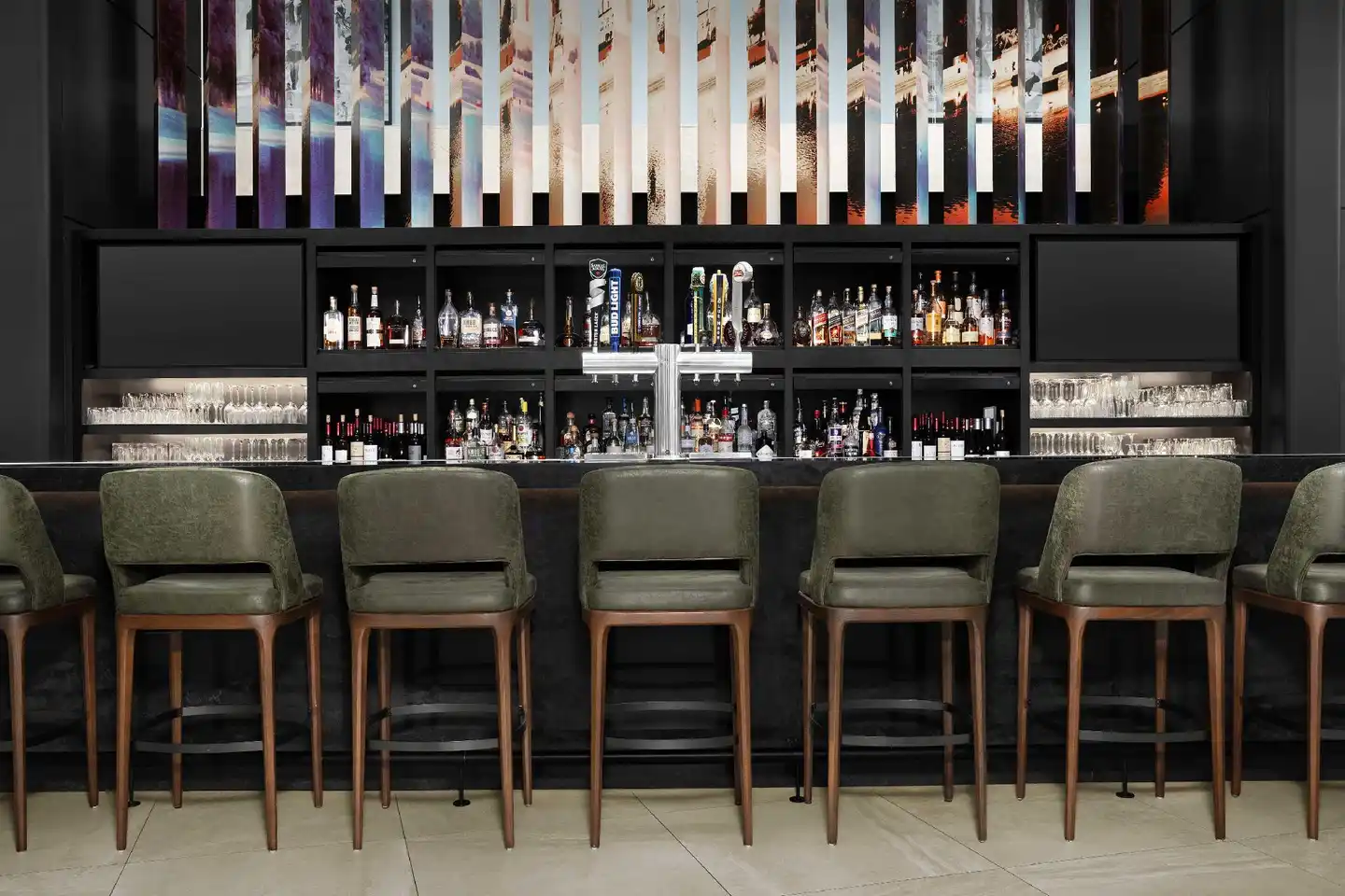 Hilton Washington DC Capitol Hill Bar