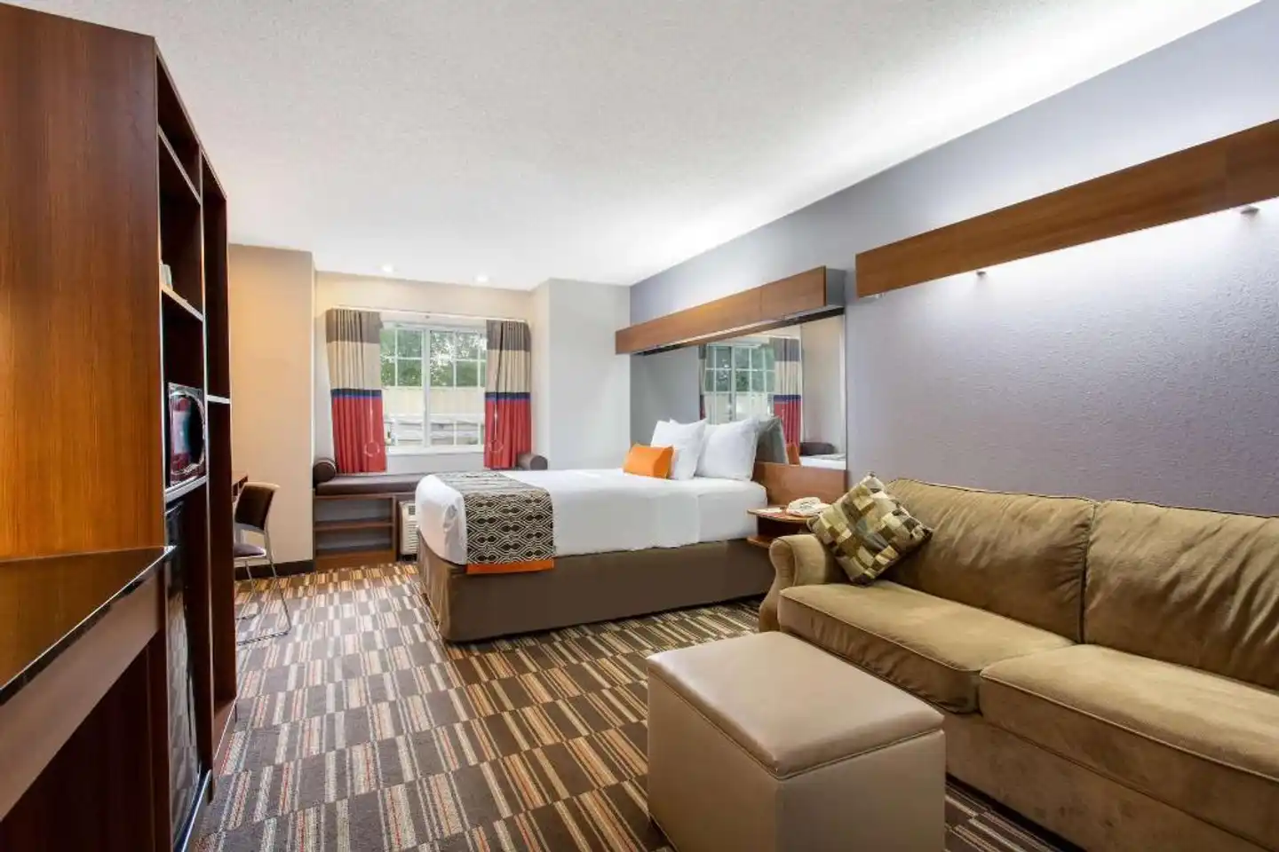 Microtel Inn & Suites by Wyndham Philadelphia Airport Lobby