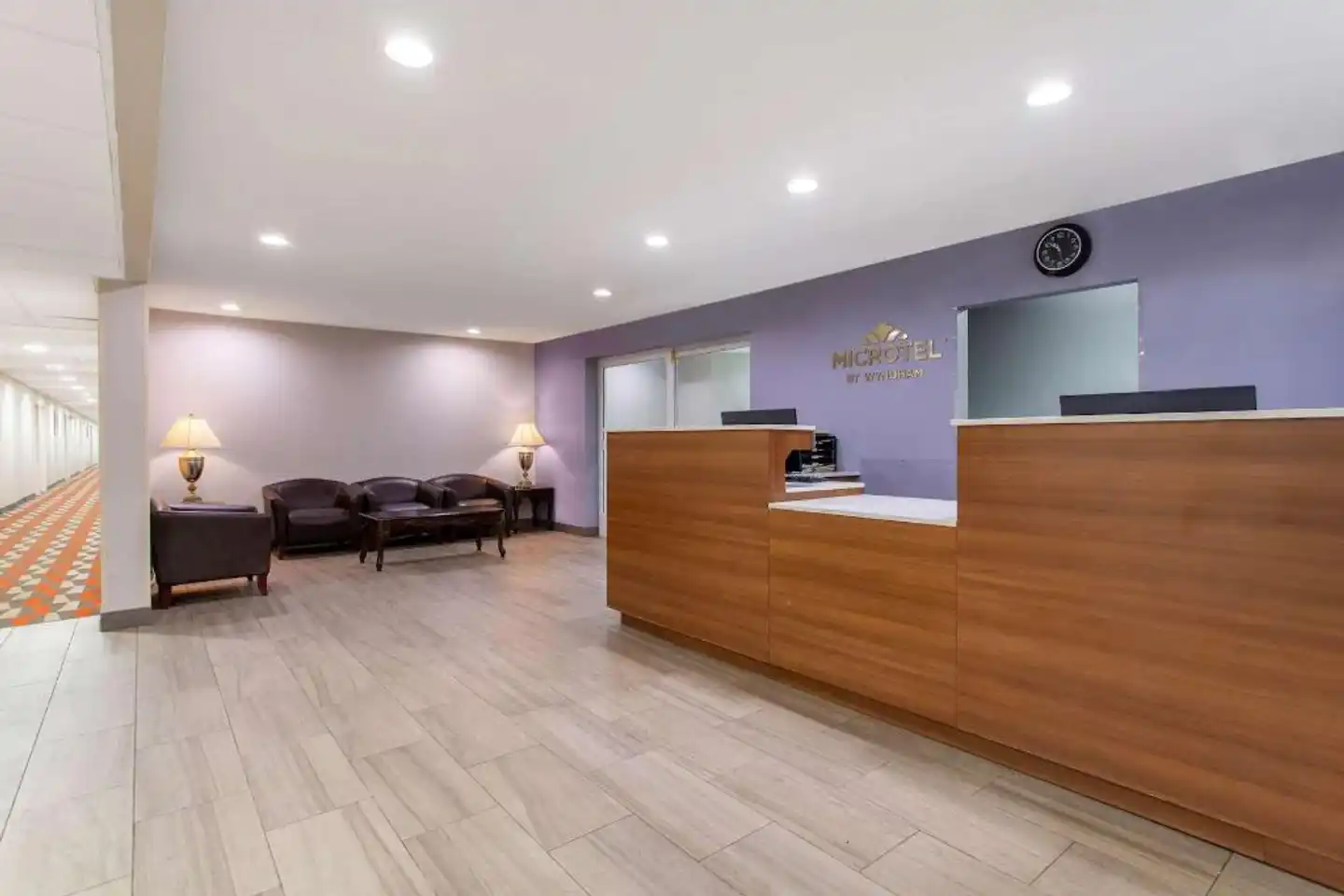 Microtel Inn & Suites by Wyndham Philadelphia Airport Lobby