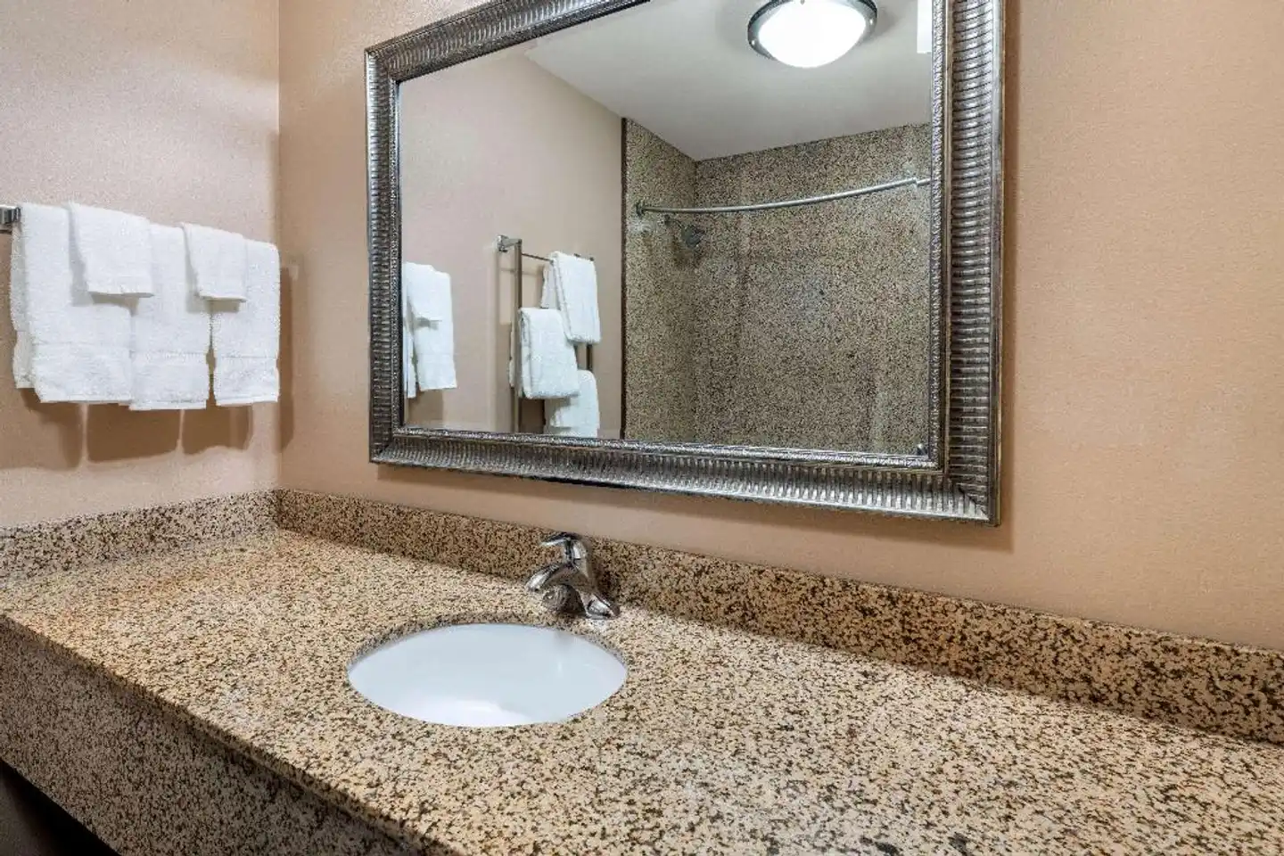 La Quinta Inn & Suites by Wyndham Bozeman Badezimmer