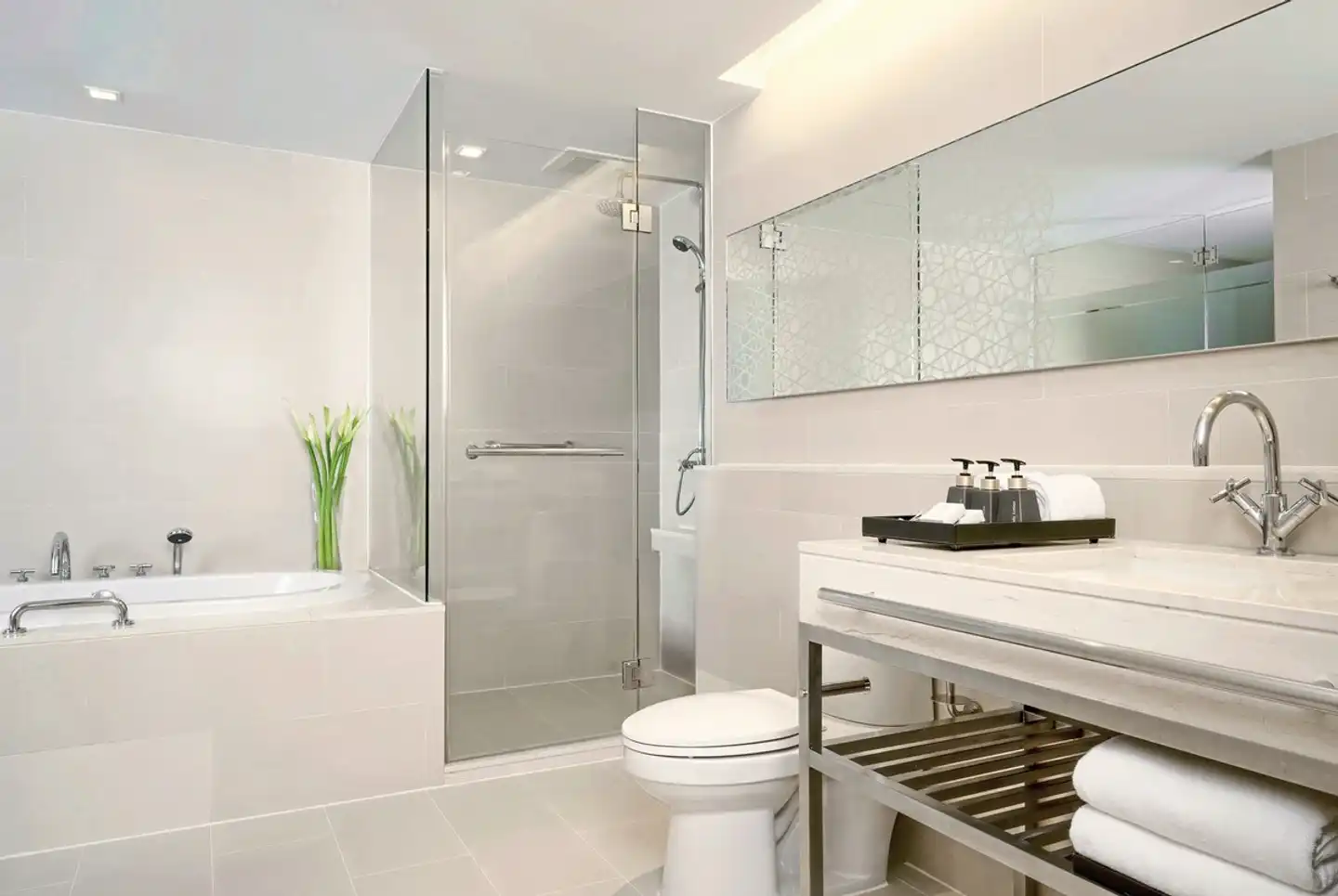 JC Kevin Sathorn Bangkok Hotel Badezimmer