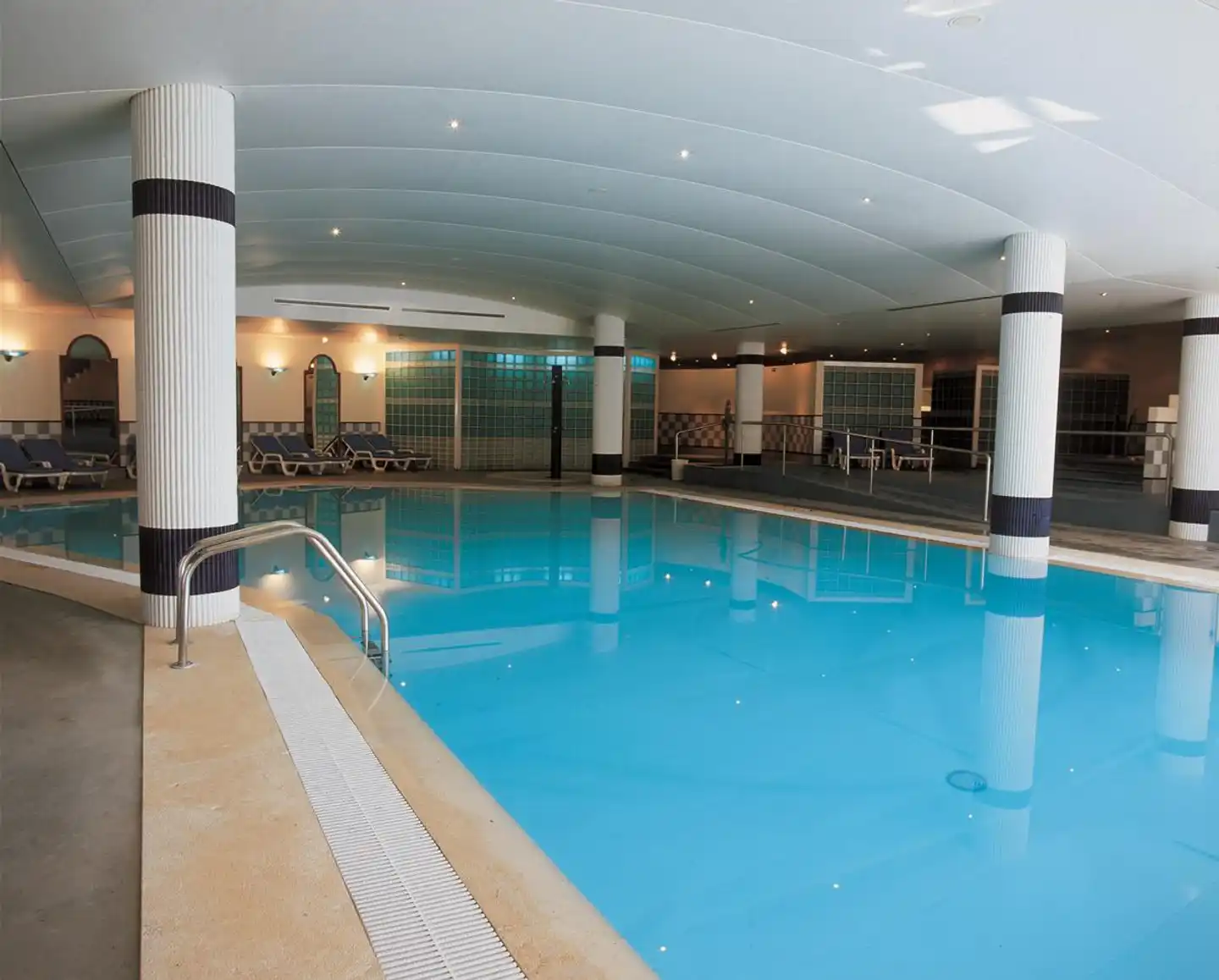 Suite Hotel Jardins Da Ajuda Hallenbad