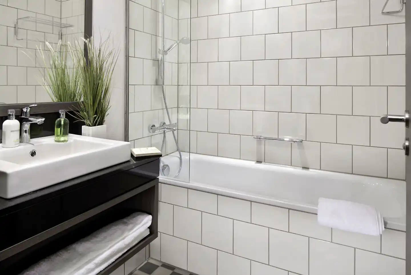 Citadines Michel Hamburg Badezimmer