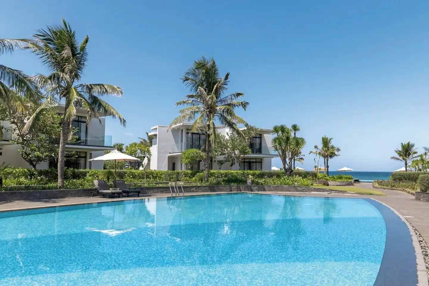 Melia Danang Beach Resort Pool
