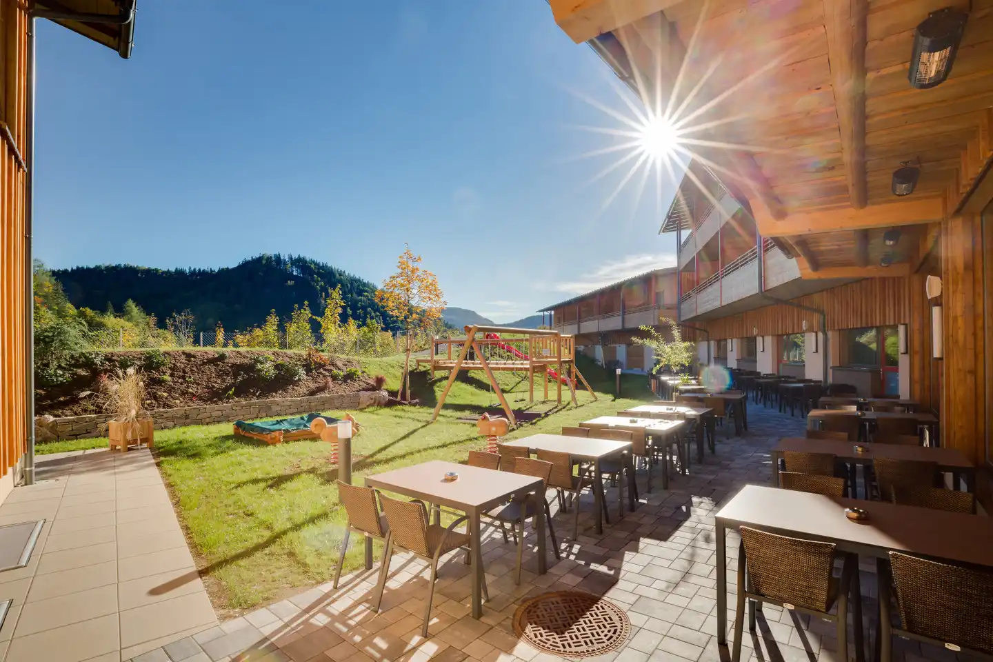 JUFA Annaberg Bergerlebnis-Resort Terrasse