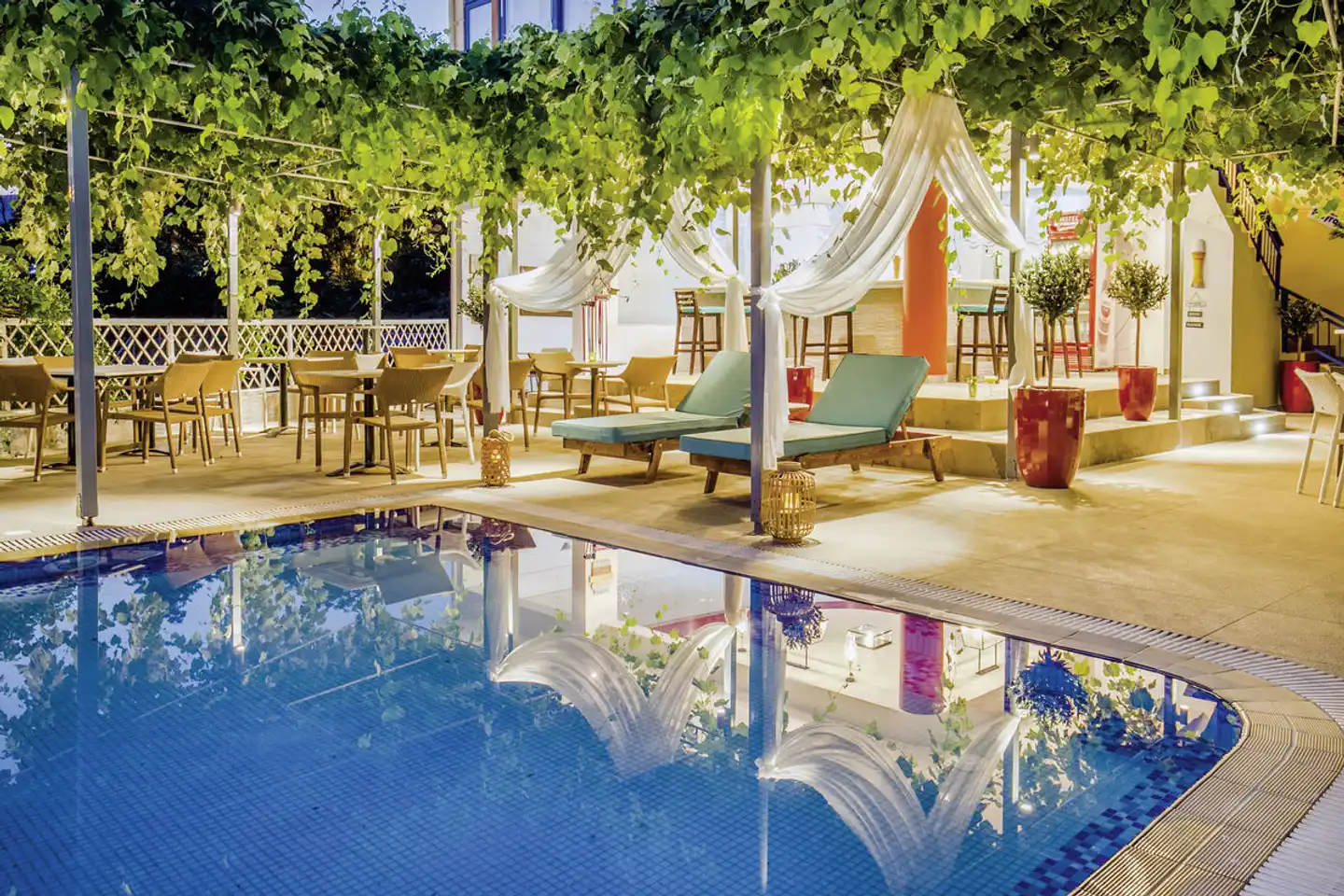 Thalassies Pool