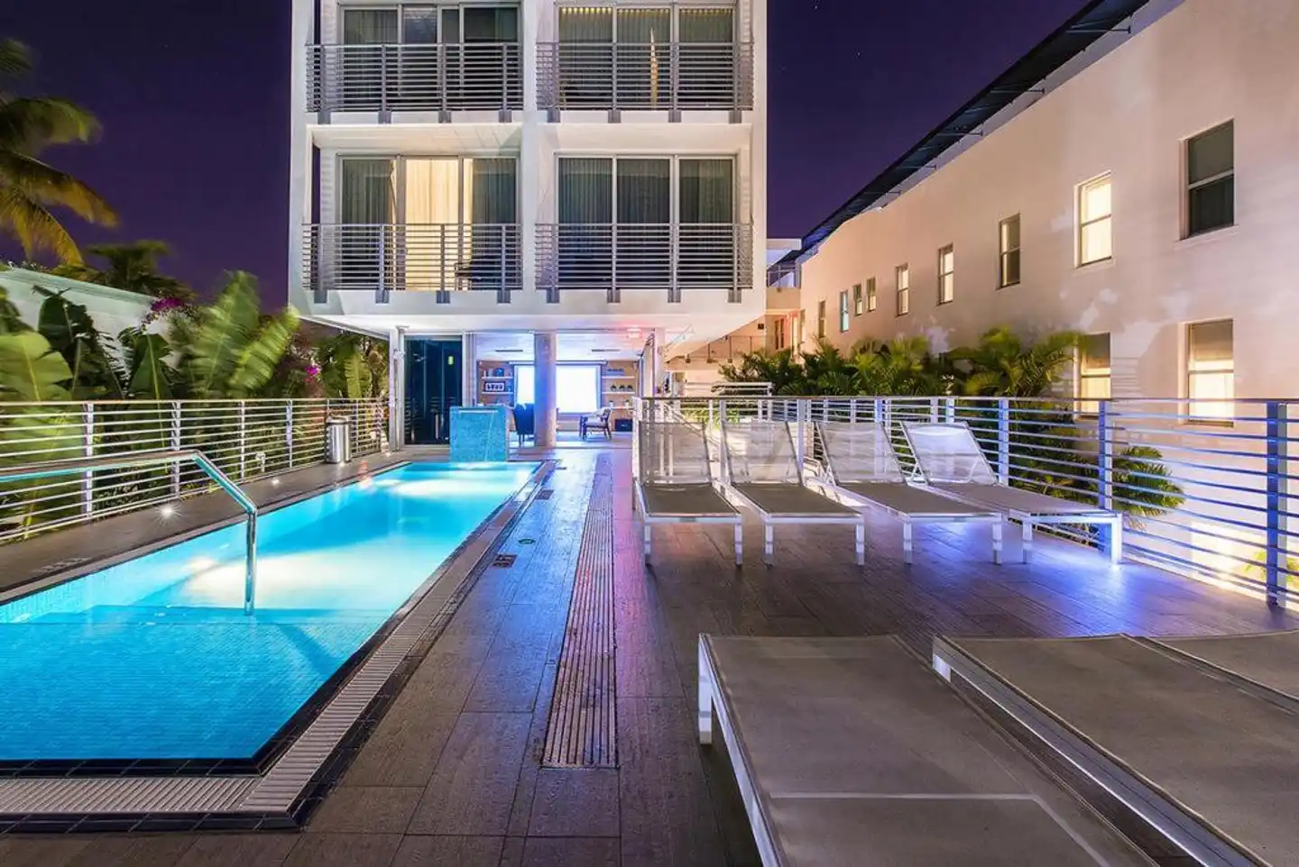 Urbanica The Meridian Hotel Pool