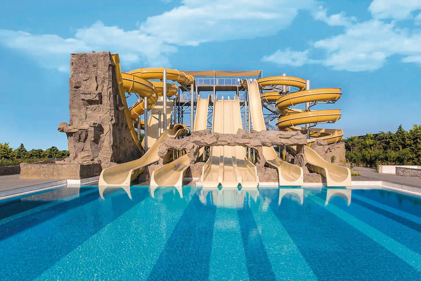 Aska River Side Pool