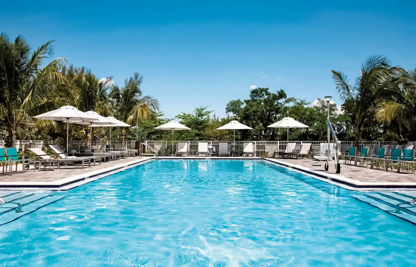 Even Miami Airport Pool