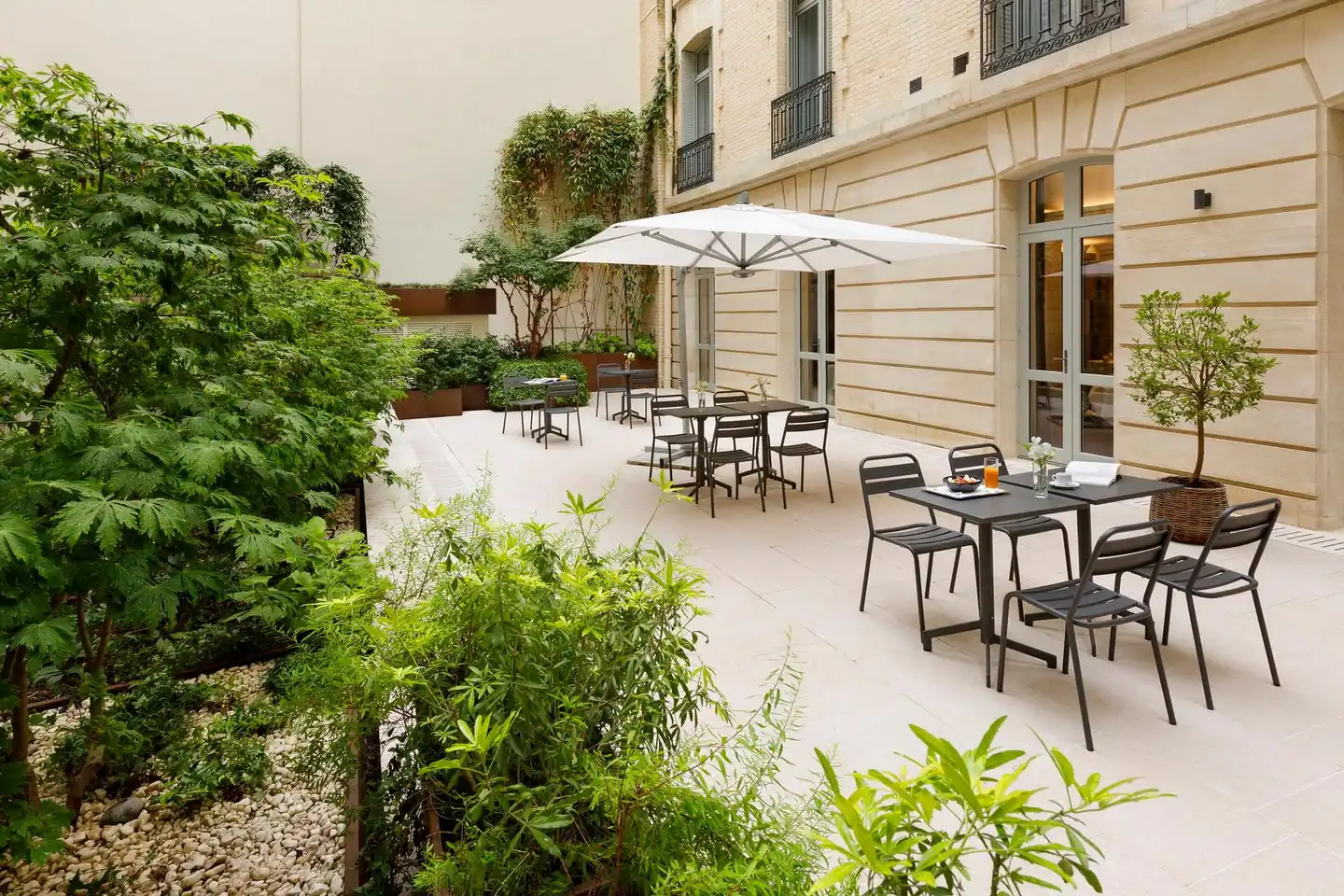 La Clef Champs-Élysées Paris Terrasse