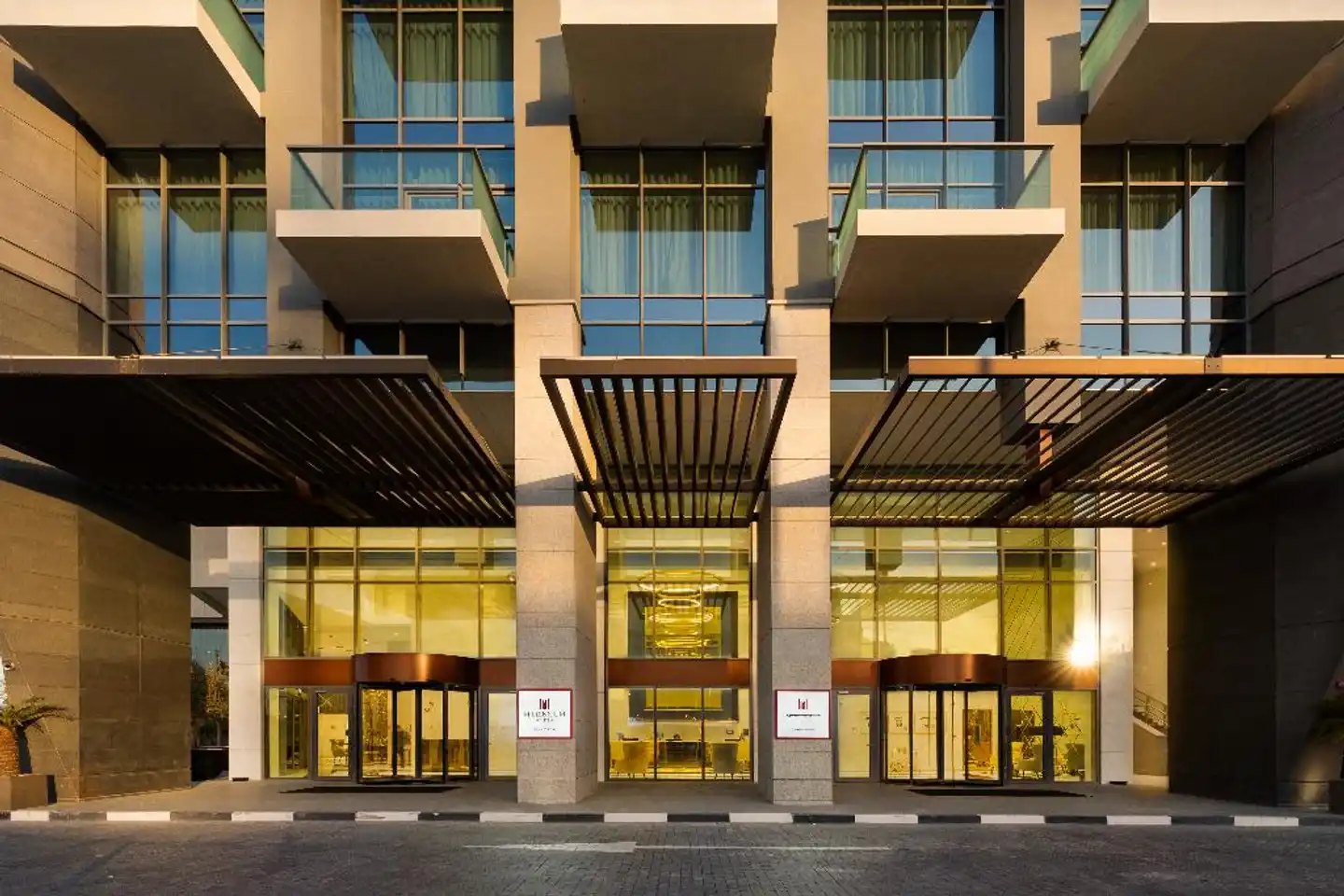 Millennium Atria Business Bay Aussenansicht