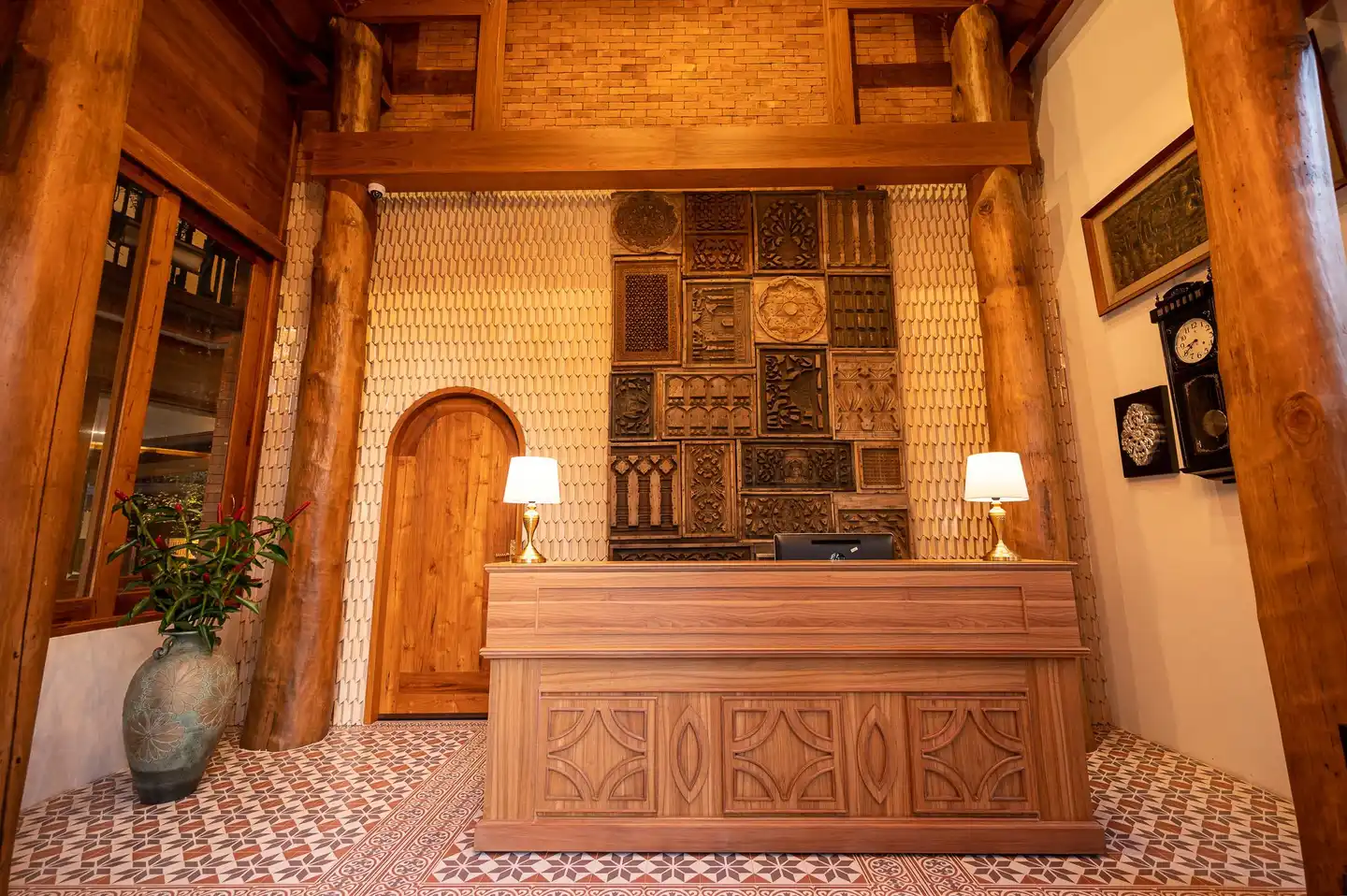 At Gate Thaphae Hotel Lobby