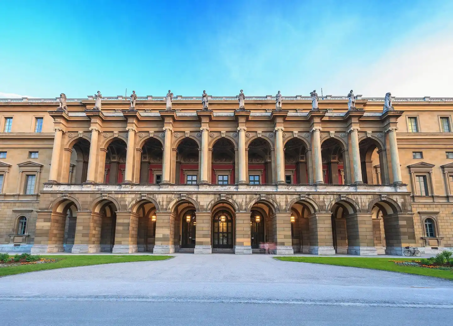 Hotel Deutsches Theater Stadtmitte Aussenansicht