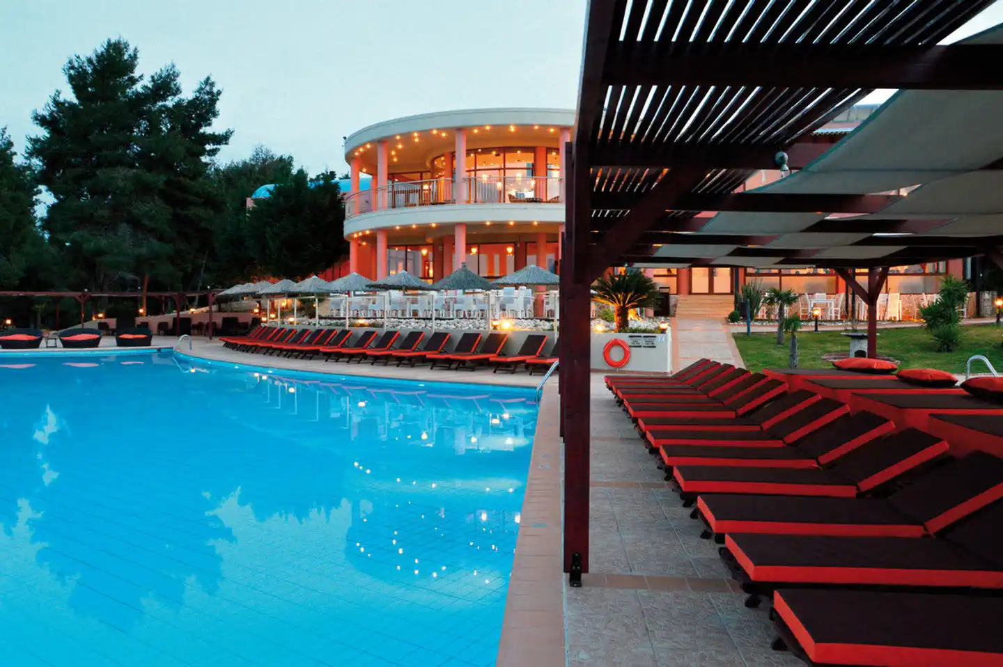 Alia Palace Pool