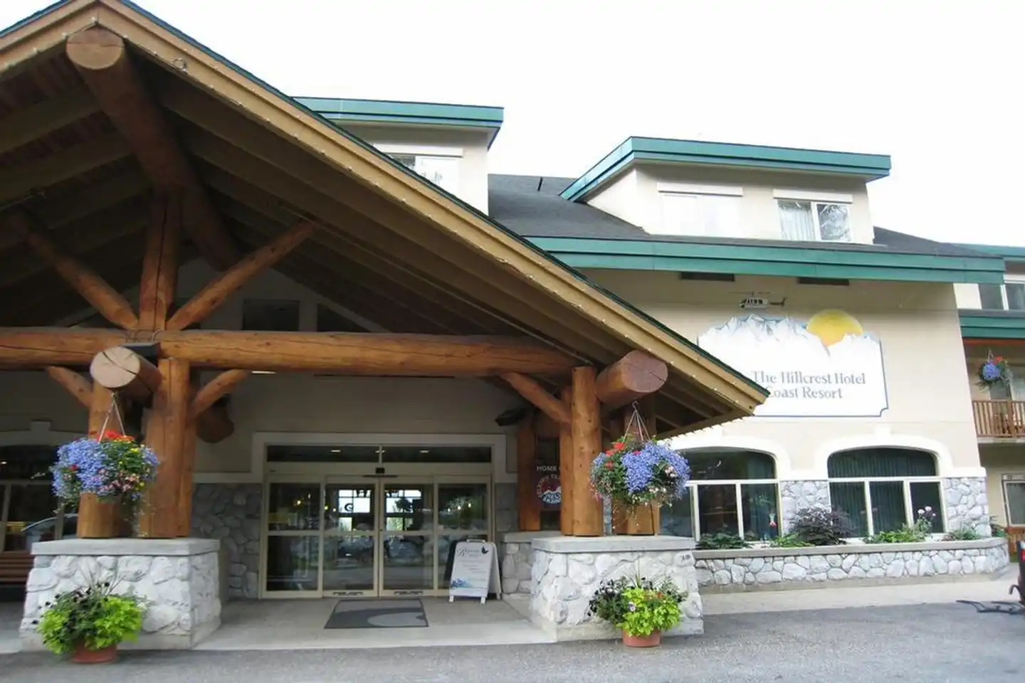 The Hillcrest Hotel - a Coast Resort Aussenansicht