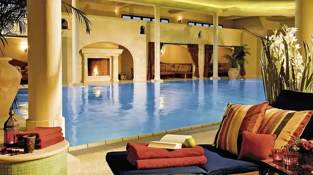 Yachthafenresidenz Hohe Düne Hallenbad