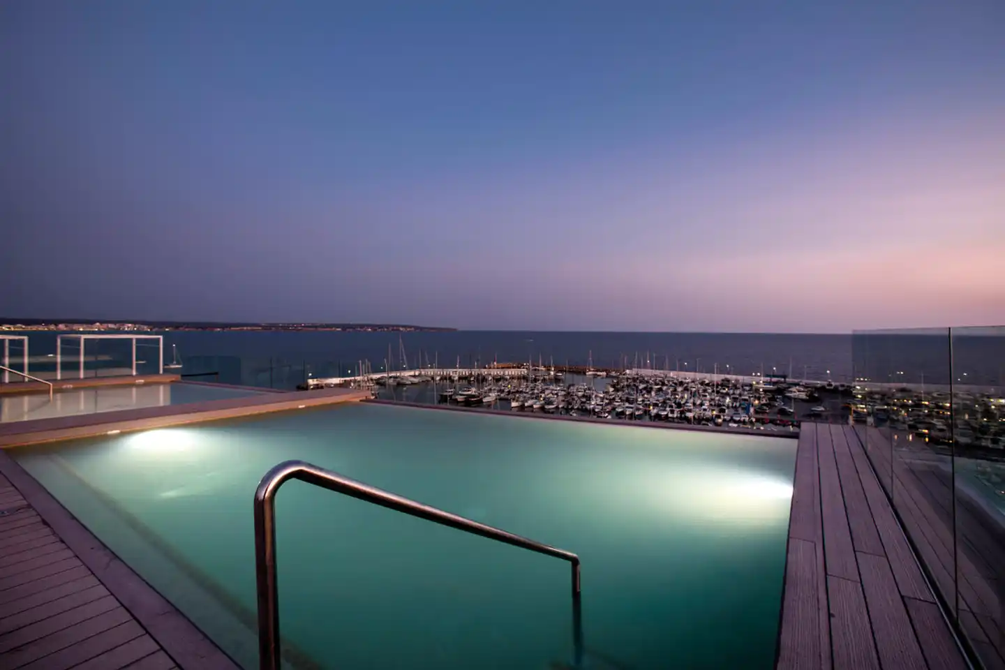 Las Arenas Pool