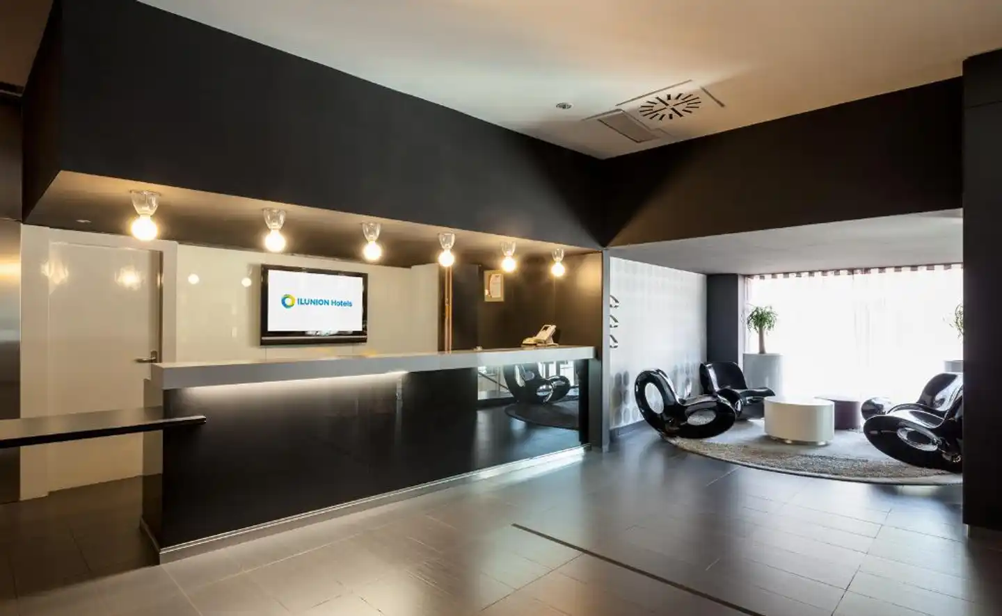 Hotel ILUNION Bel Art Lobby