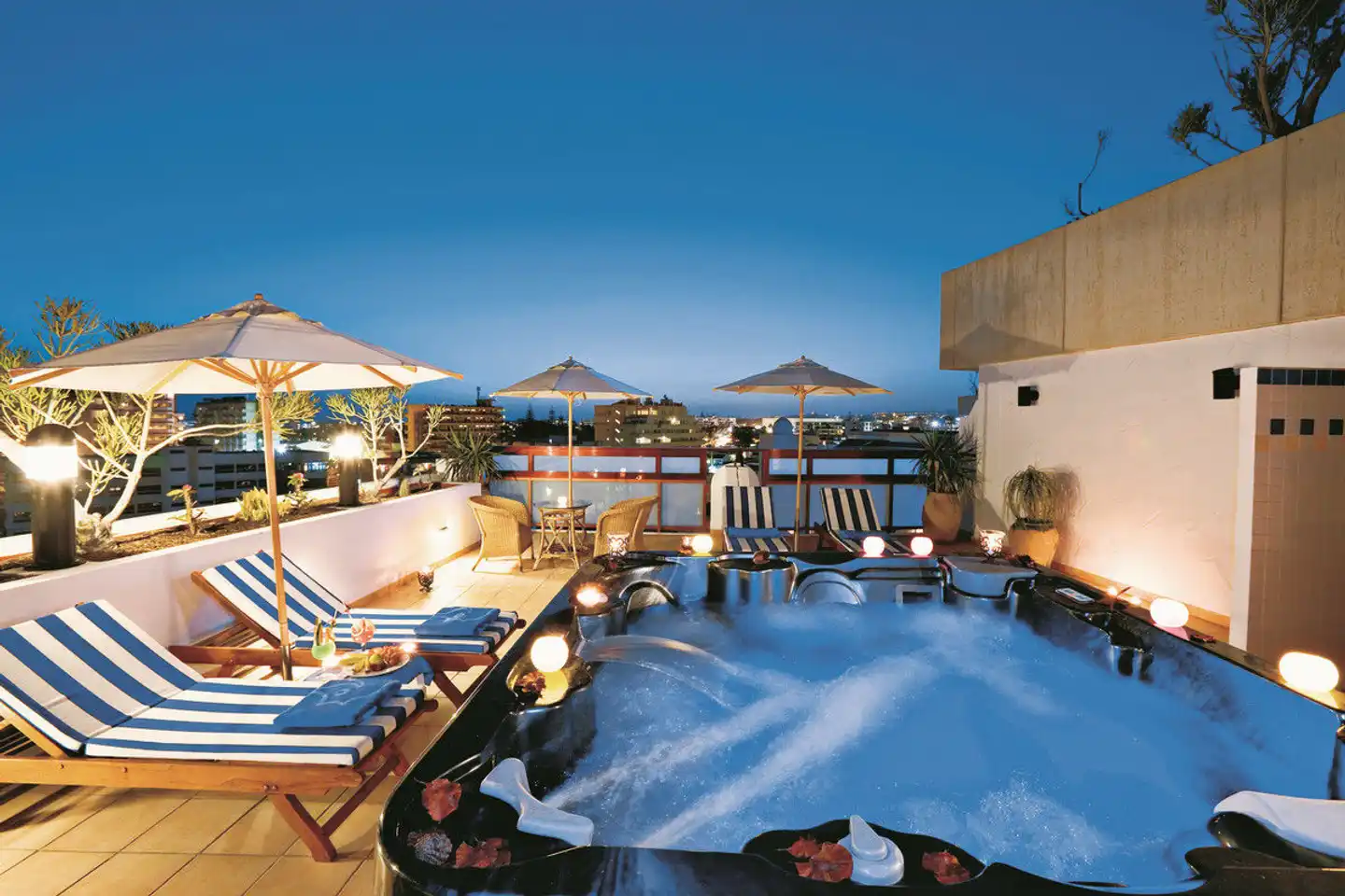 Seaside Sandy Beach Pool