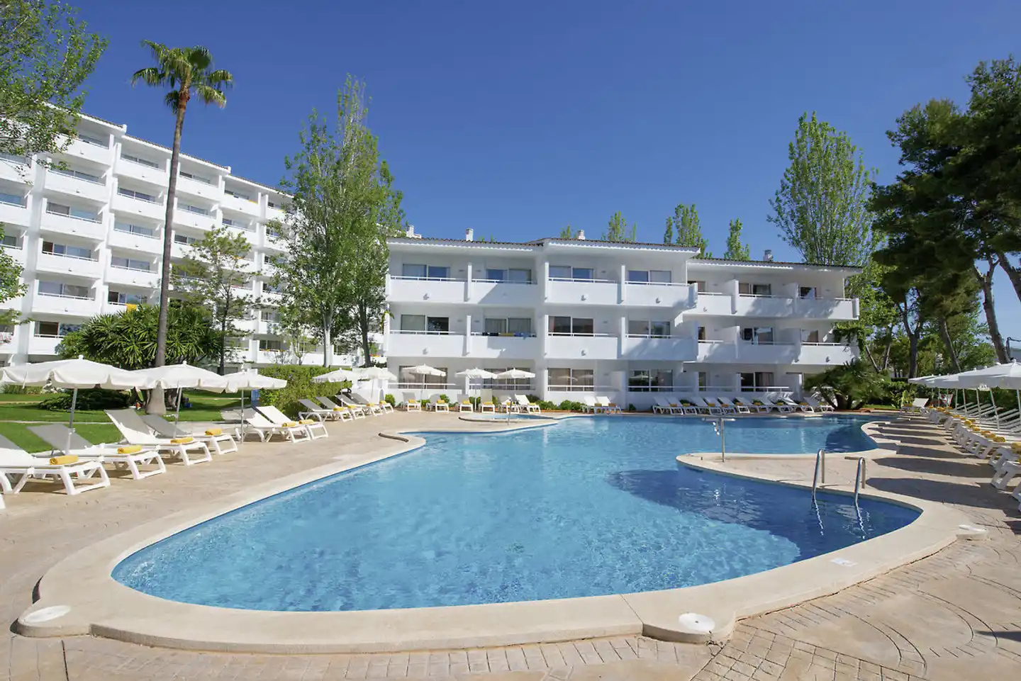 Iberostar Waves Ciudad Blanca Pool