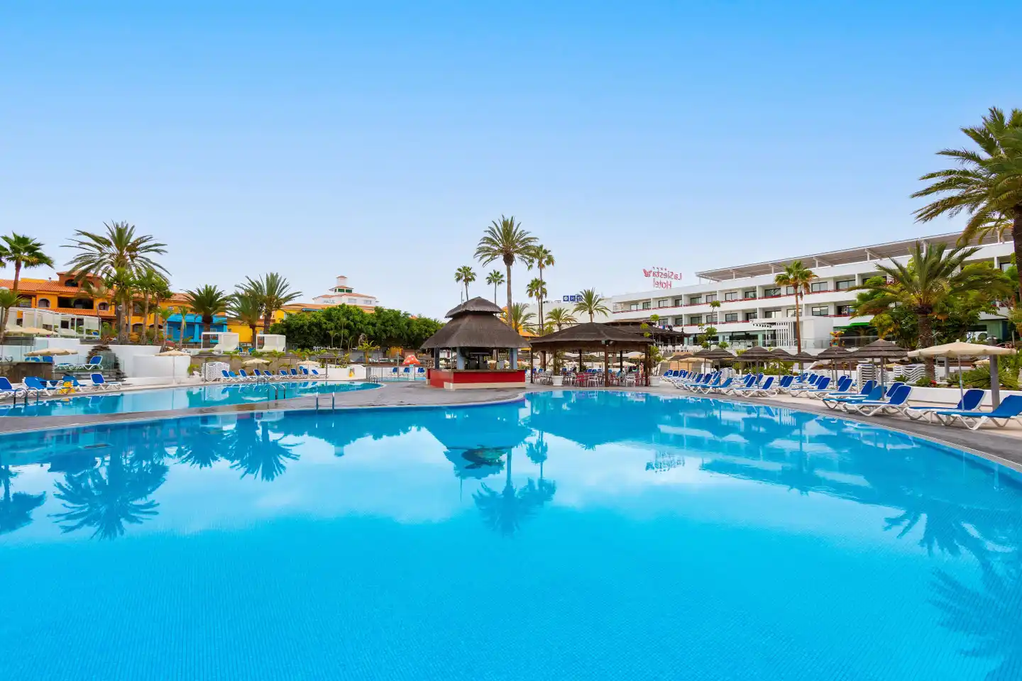 Alexandre Hotel La Siesta Pool