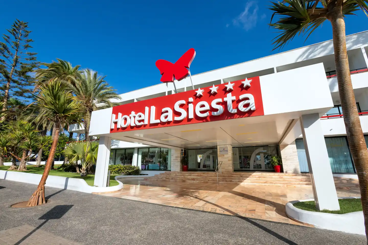 Alexandre Hotel La Siesta Aussenansicht
