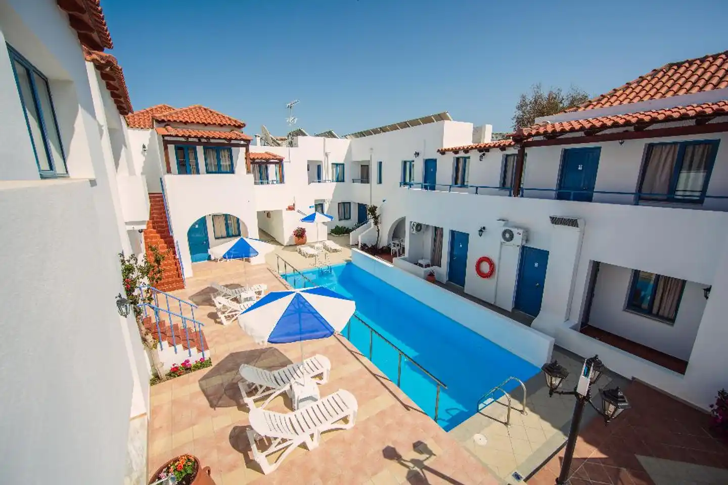 Iliana Hotel Aussenansicht
