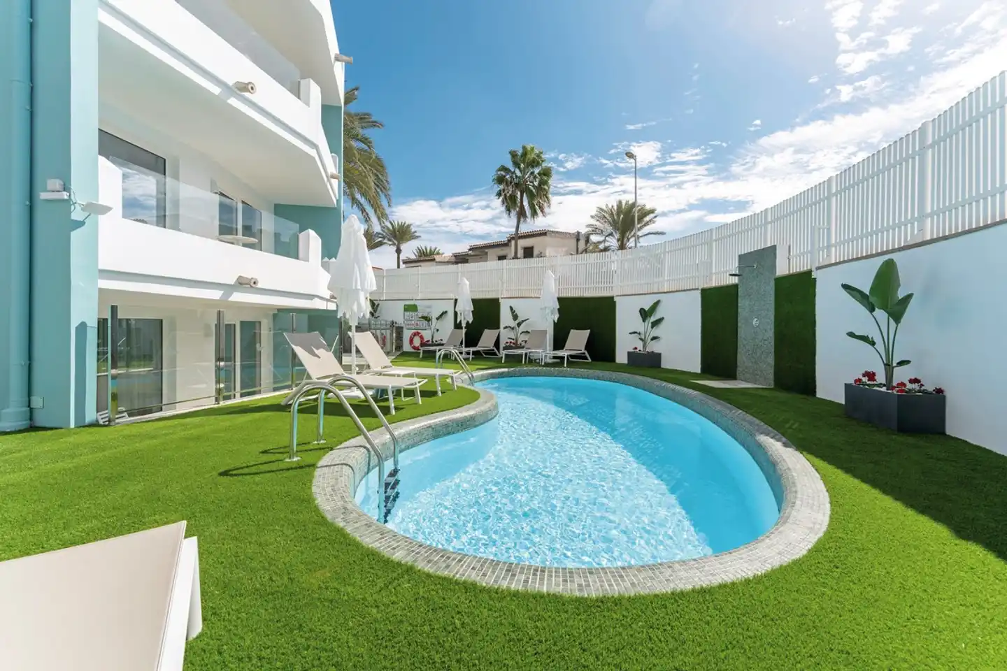 Los Caribes II Pool