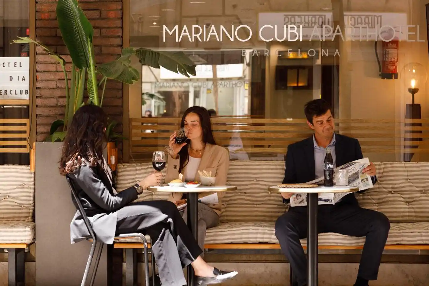 Aparthotel Mariano Cubi Barcelona Personen