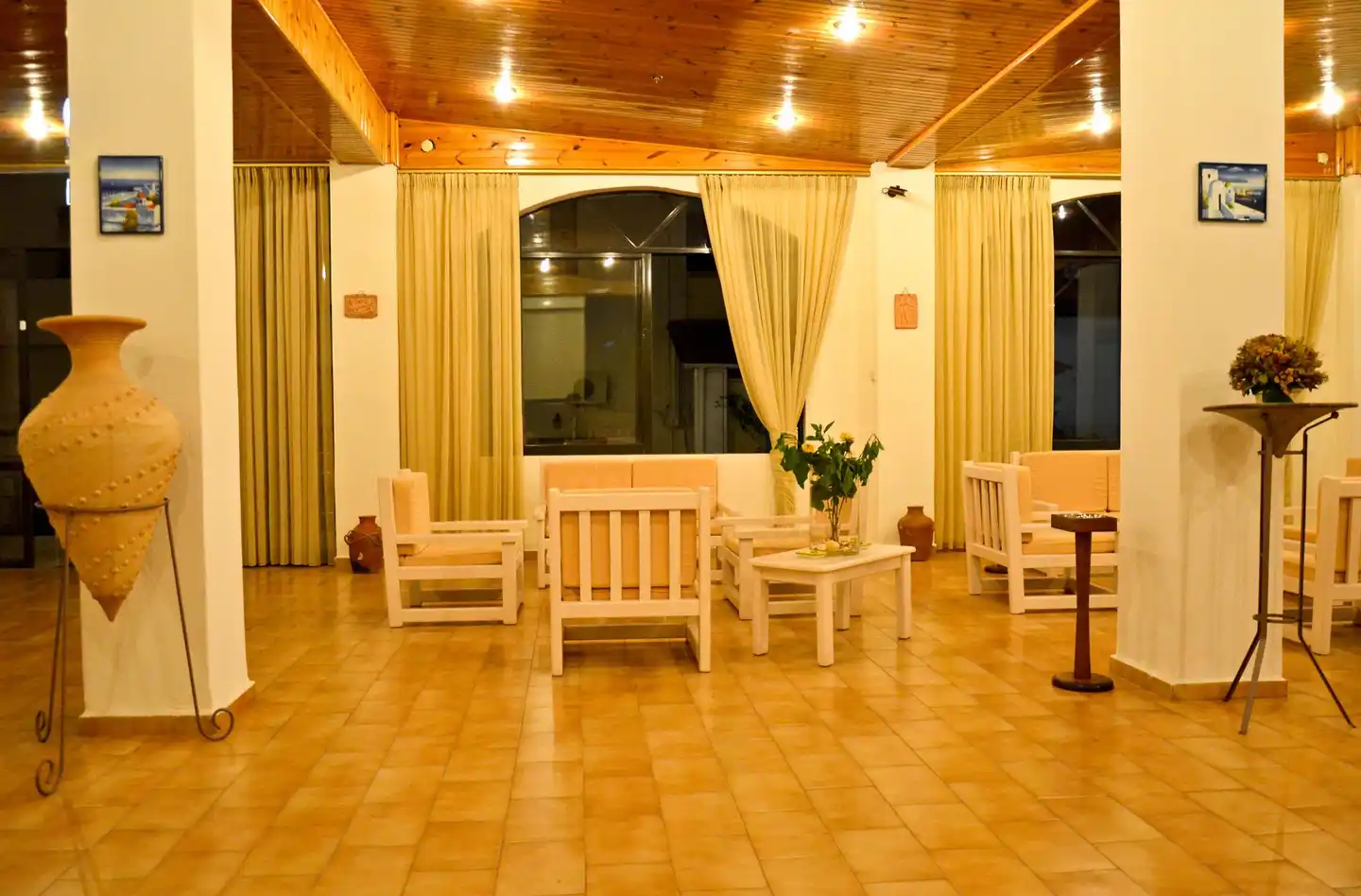 Niko Elen Hotel Lobby