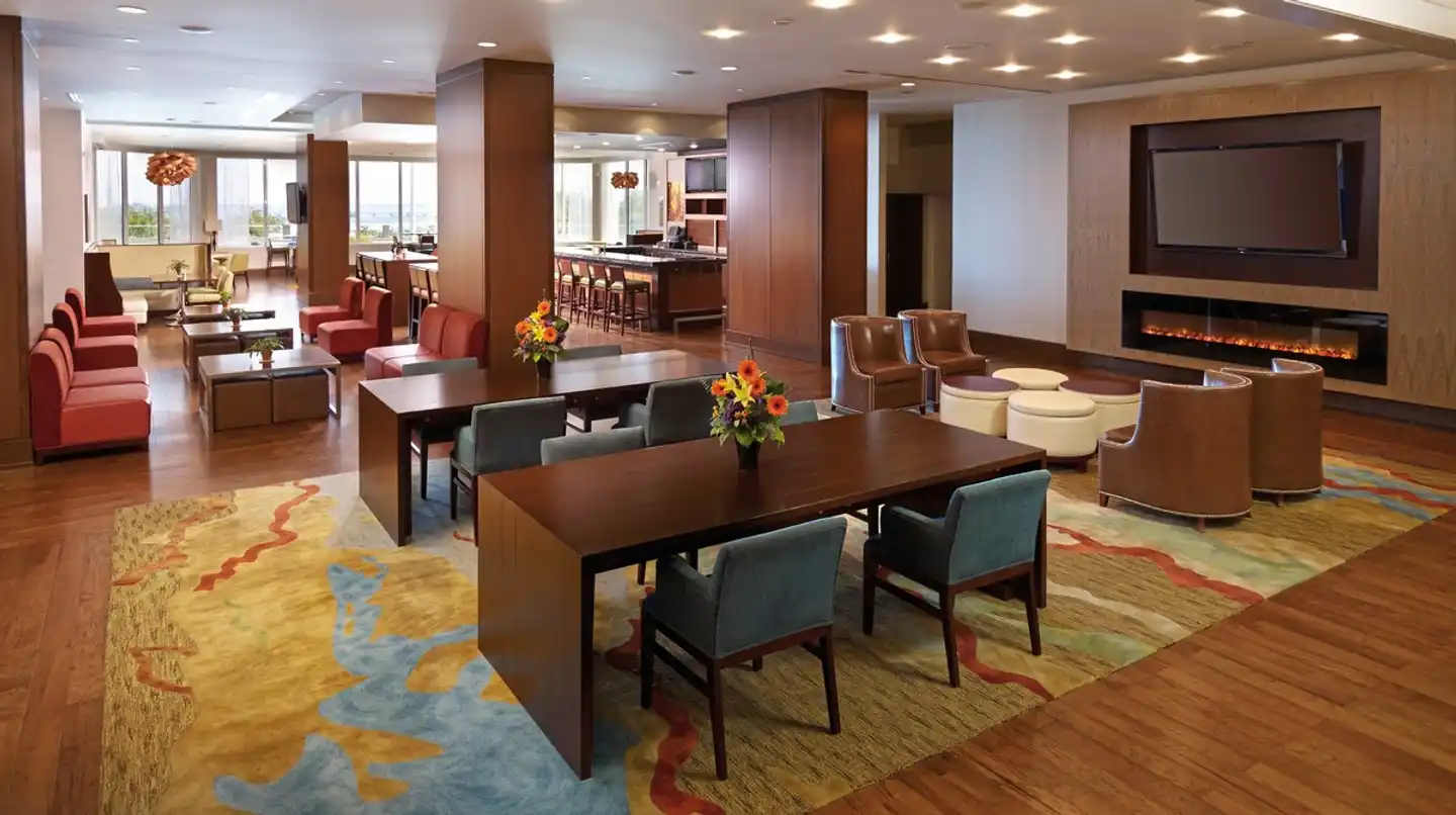 Niagara Falls Marriott on the Falls Lobby