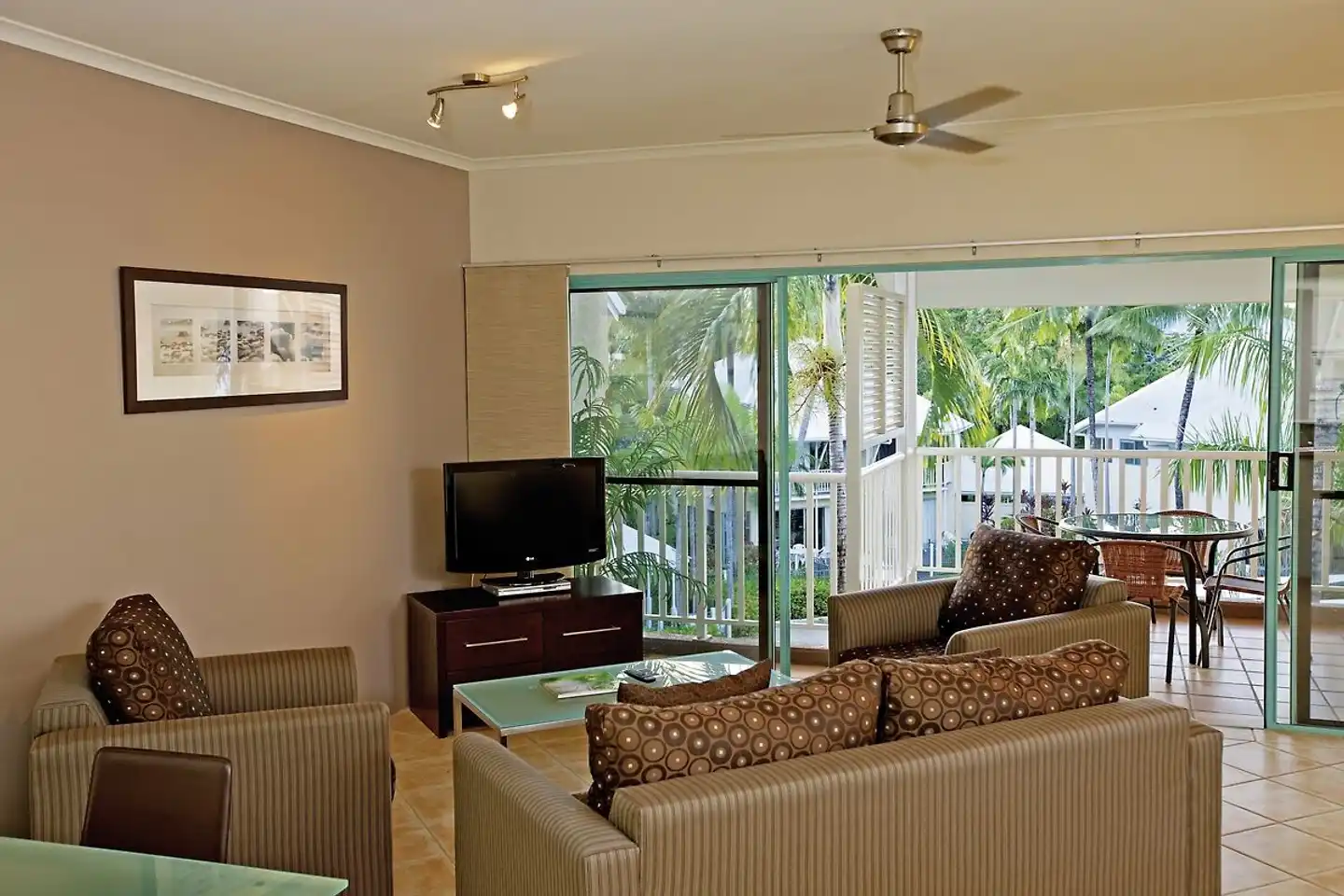 Coral Sands Beachfront Resort Wohnbeispiel