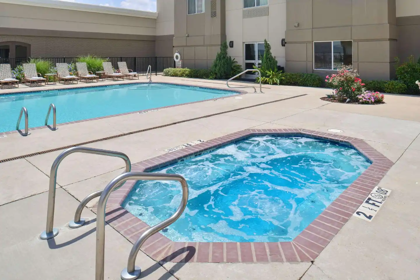 Hotel Vue, Ascend Hotel Collection Pool