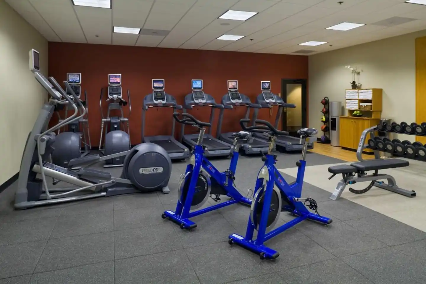 DoubleTree by Hilton Hotel Portland Sport und Entertainment