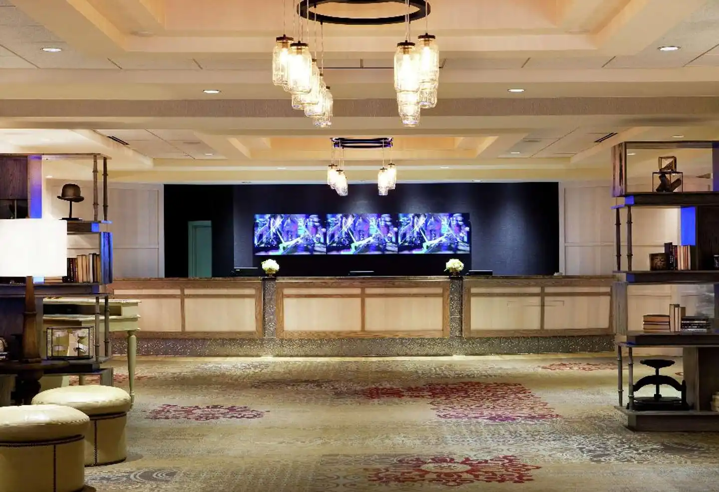 DoubleTree by Hilton Downtown Nashville Lobby