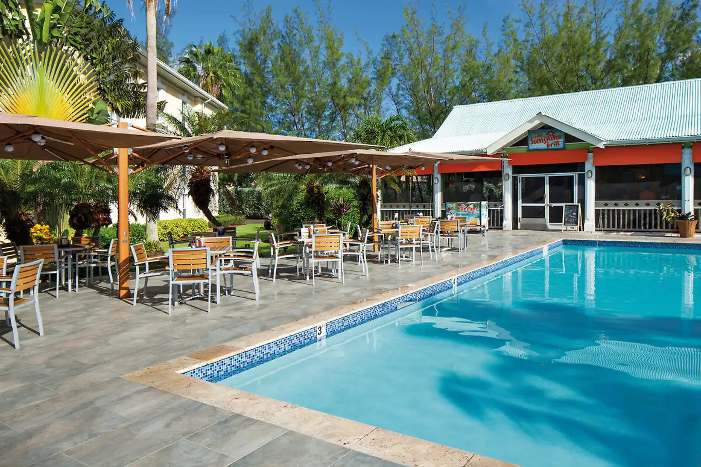 Sunshine Suites Resort Pool