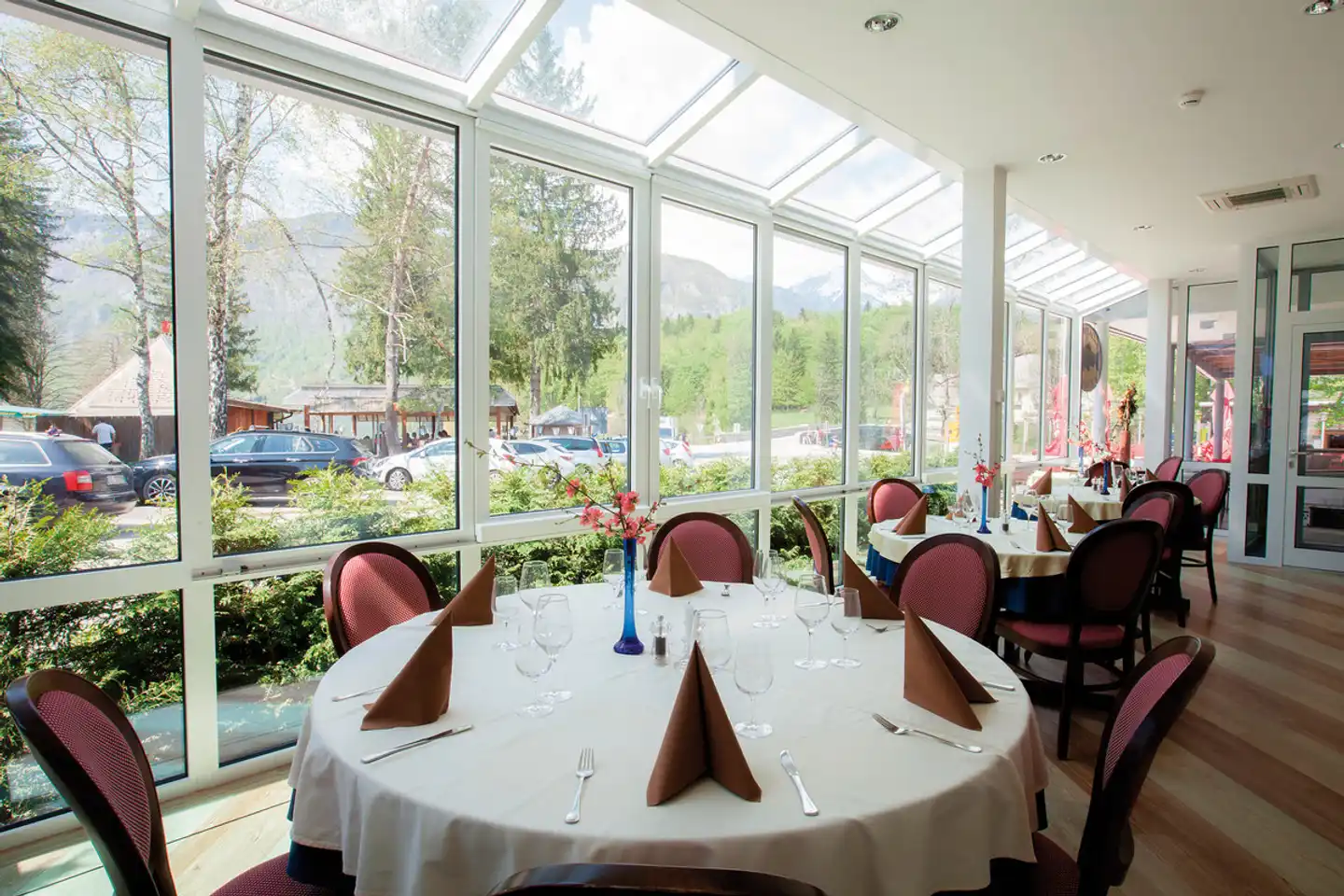 Jezero Restaurant