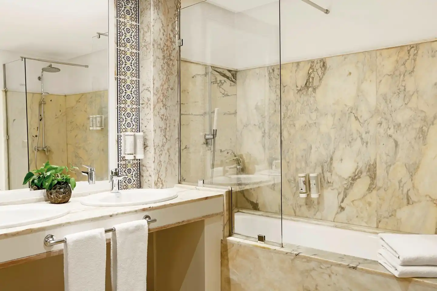 Iberostar Waves Founty Beach Badezimmer