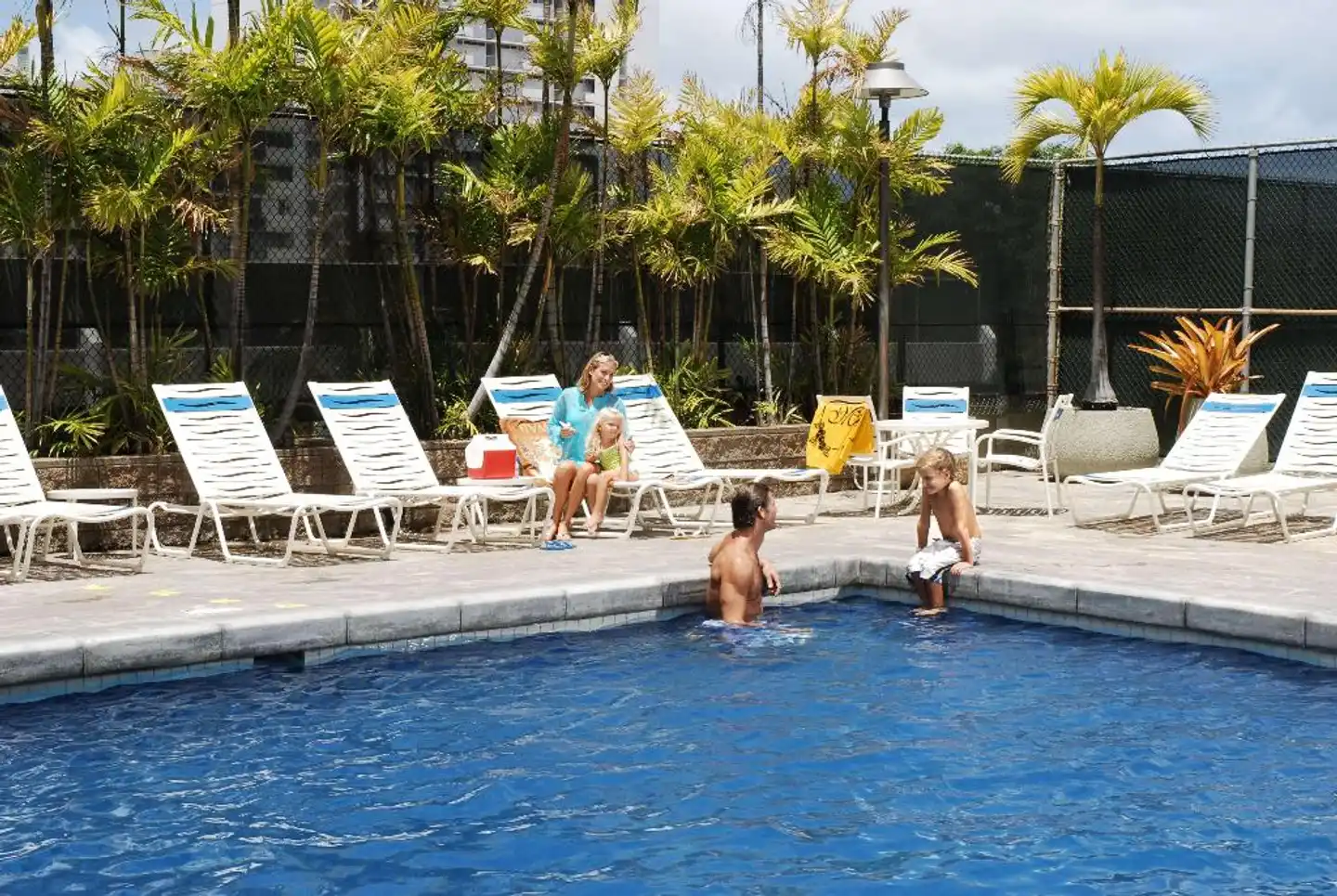 Aston Waikiki Sunset Pool