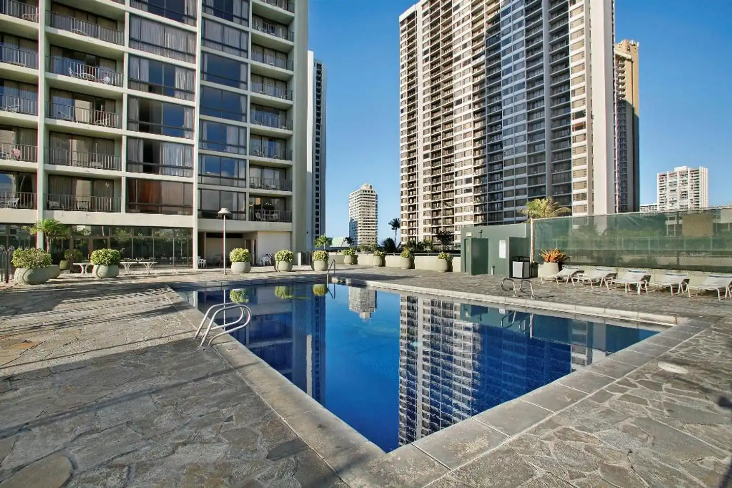 Aston Waikiki Sunset Pool