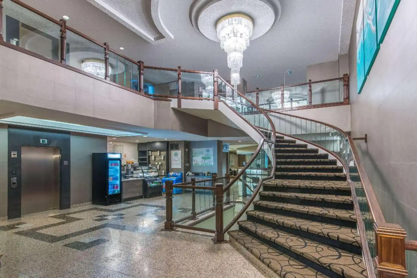 Ramada Plaza by Wyndham Niagara Falls Lobby
