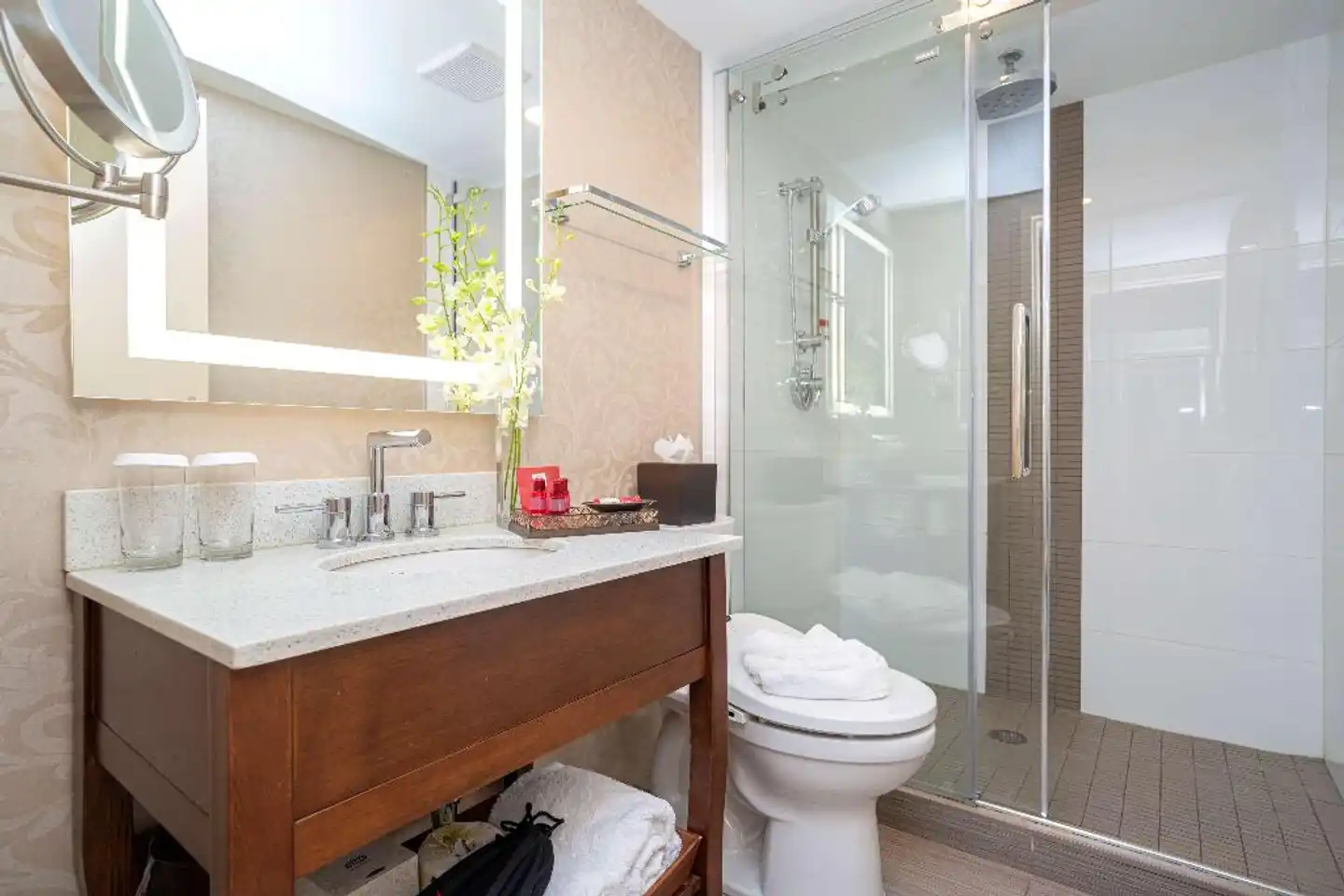 The Best Western Premier Chateau Granville Hotel & Suites Badezimmer