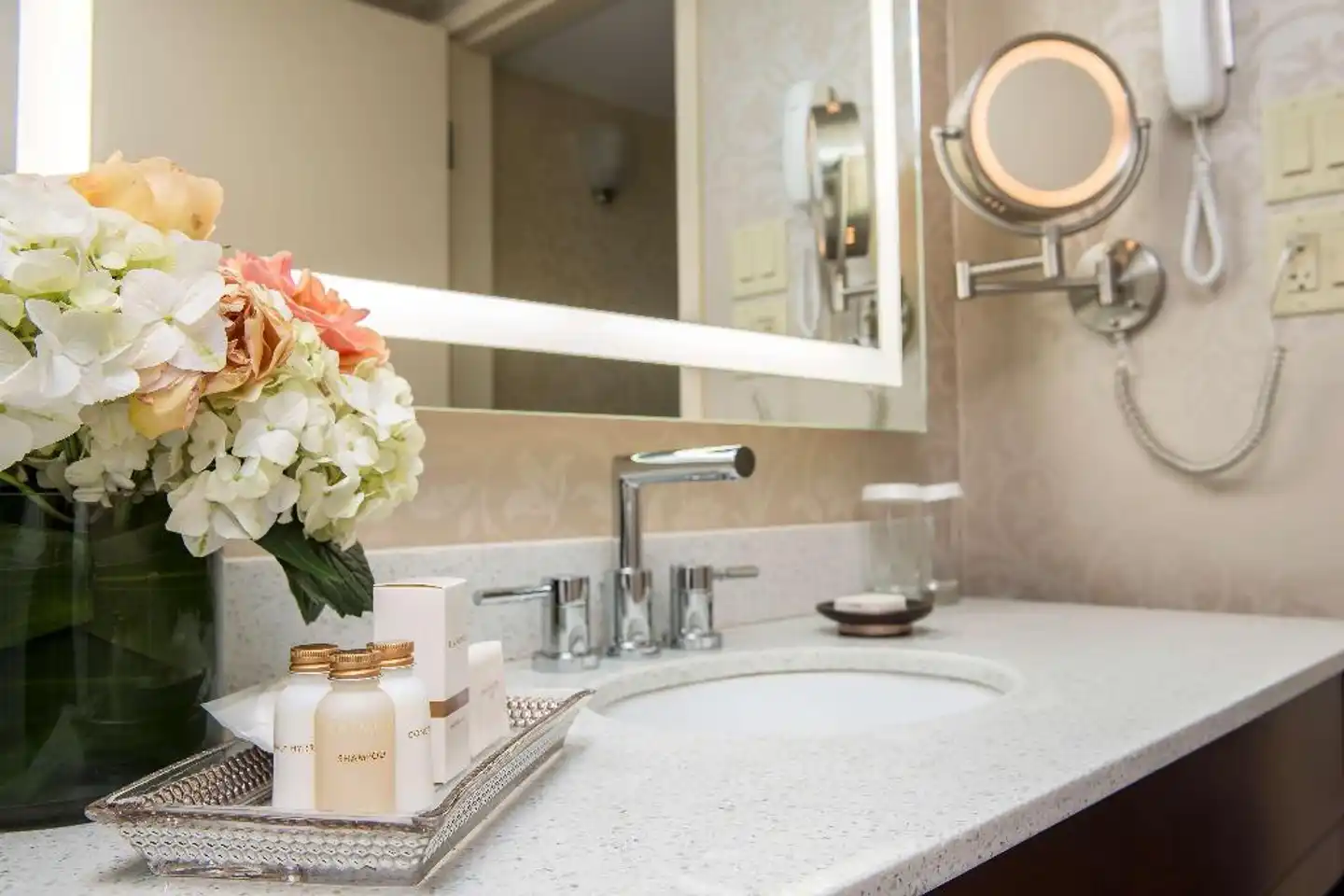 The Best Western Premier Chateau Granville Hotel & Suites Badezimmer